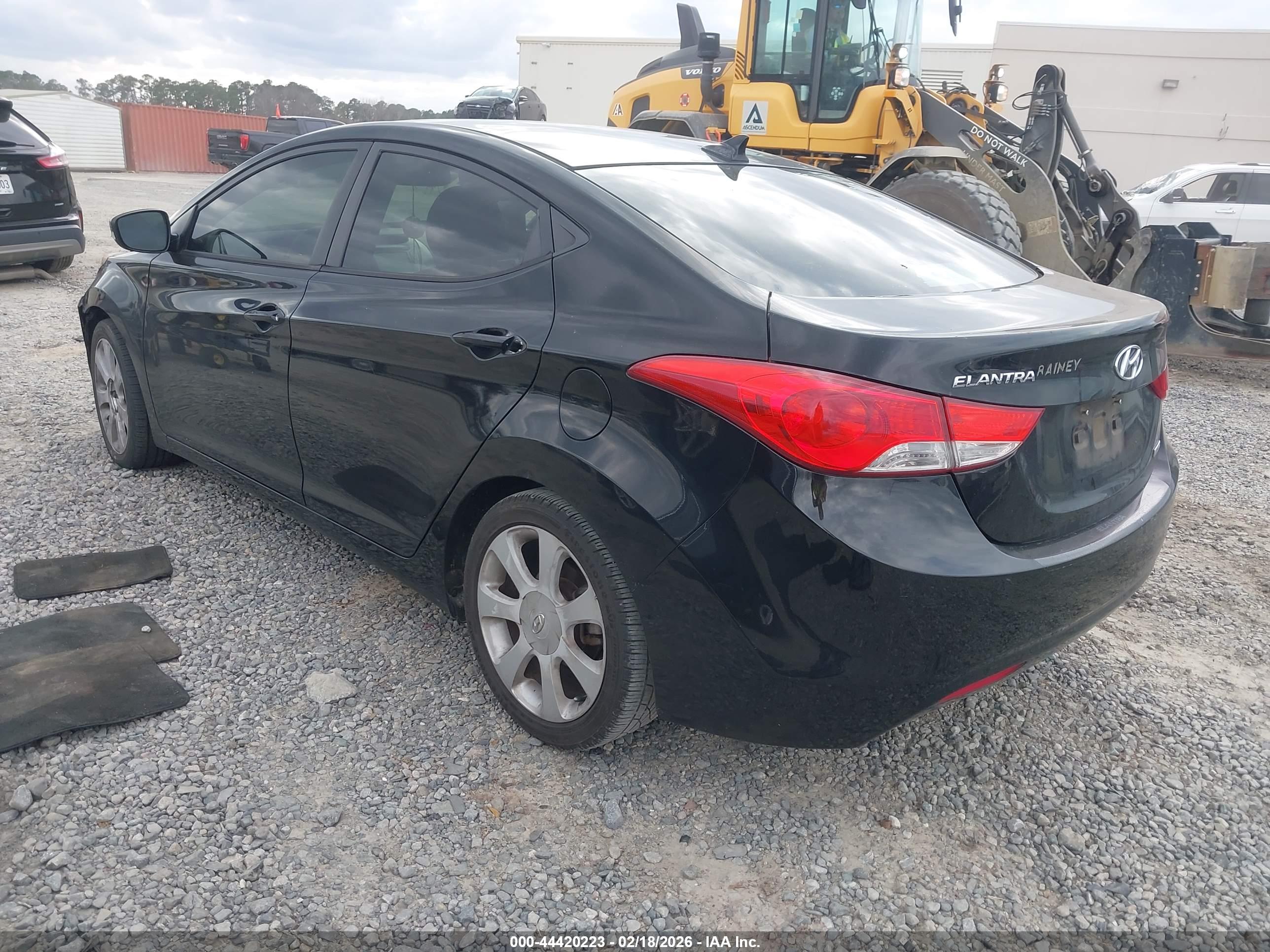 HYUNDAI ELANTRA image 3