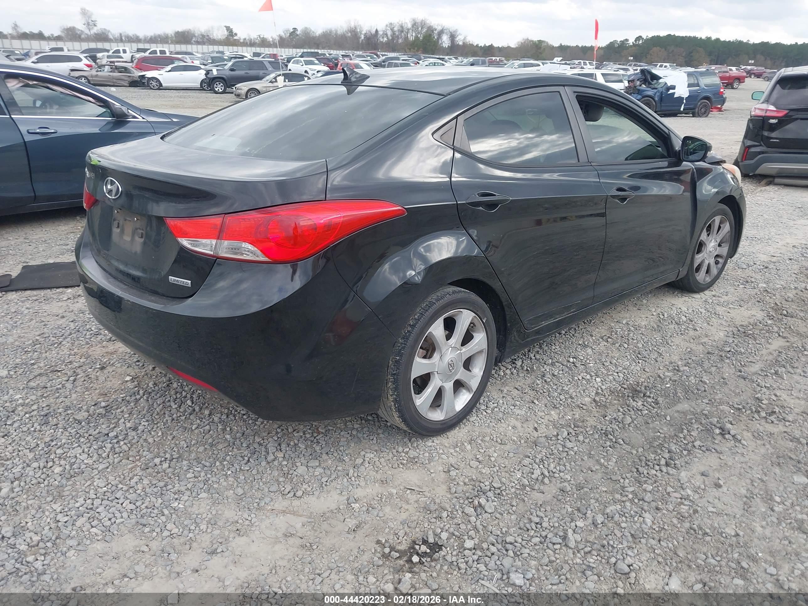 HYUNDAI ELANTRA image 4