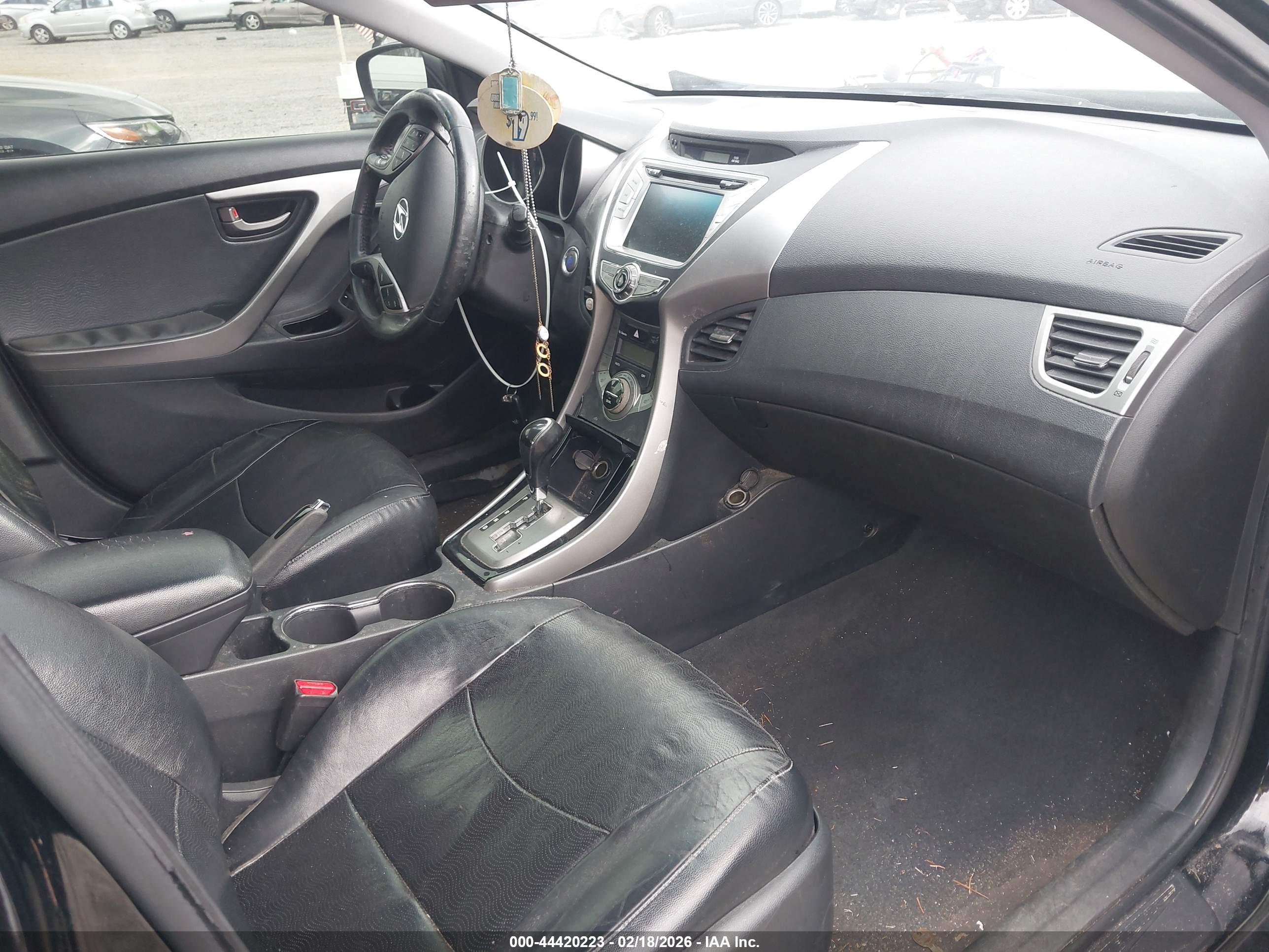 HYUNDAI ELANTRA image 5