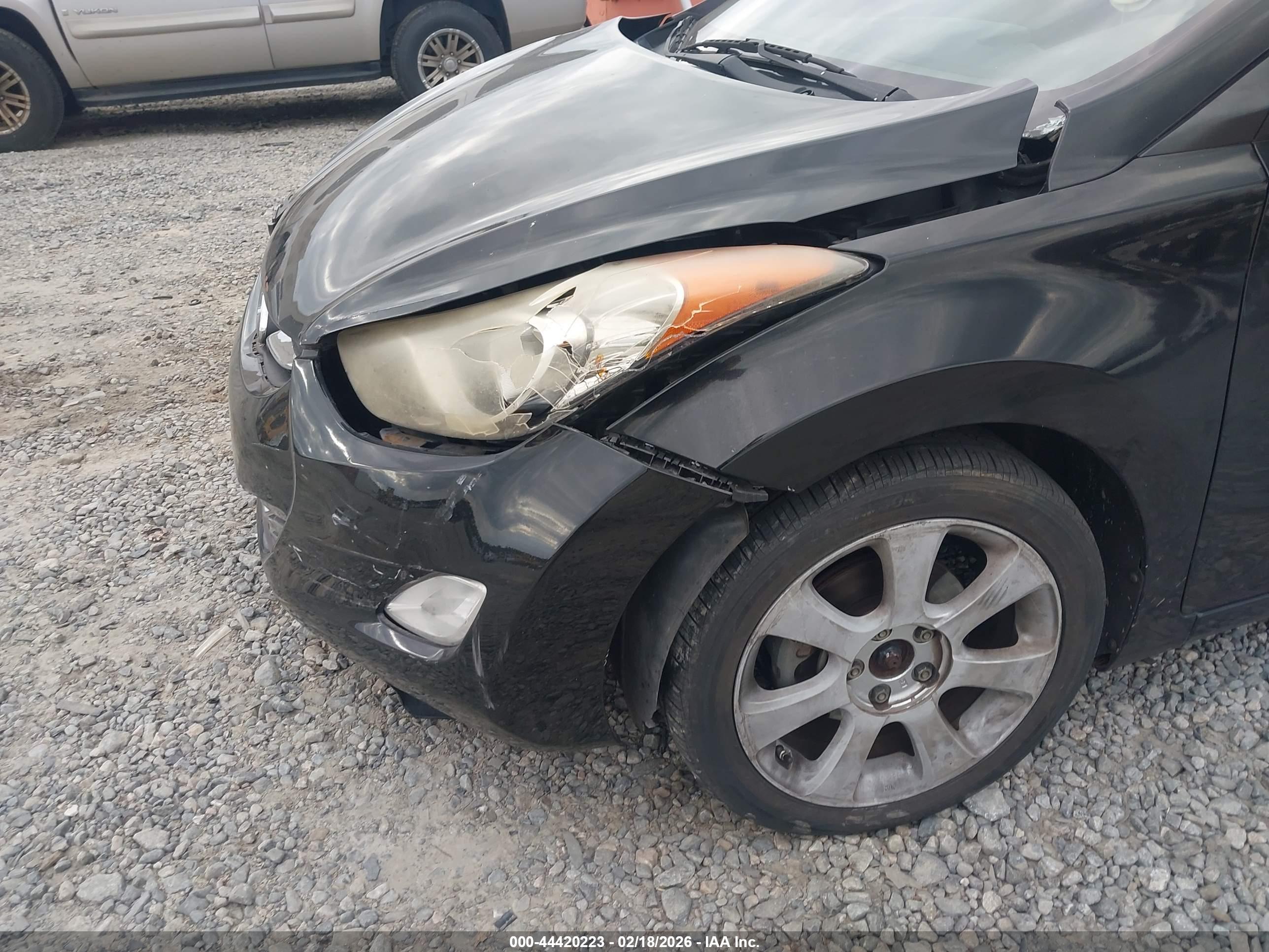 HYUNDAI ELANTRA image 6