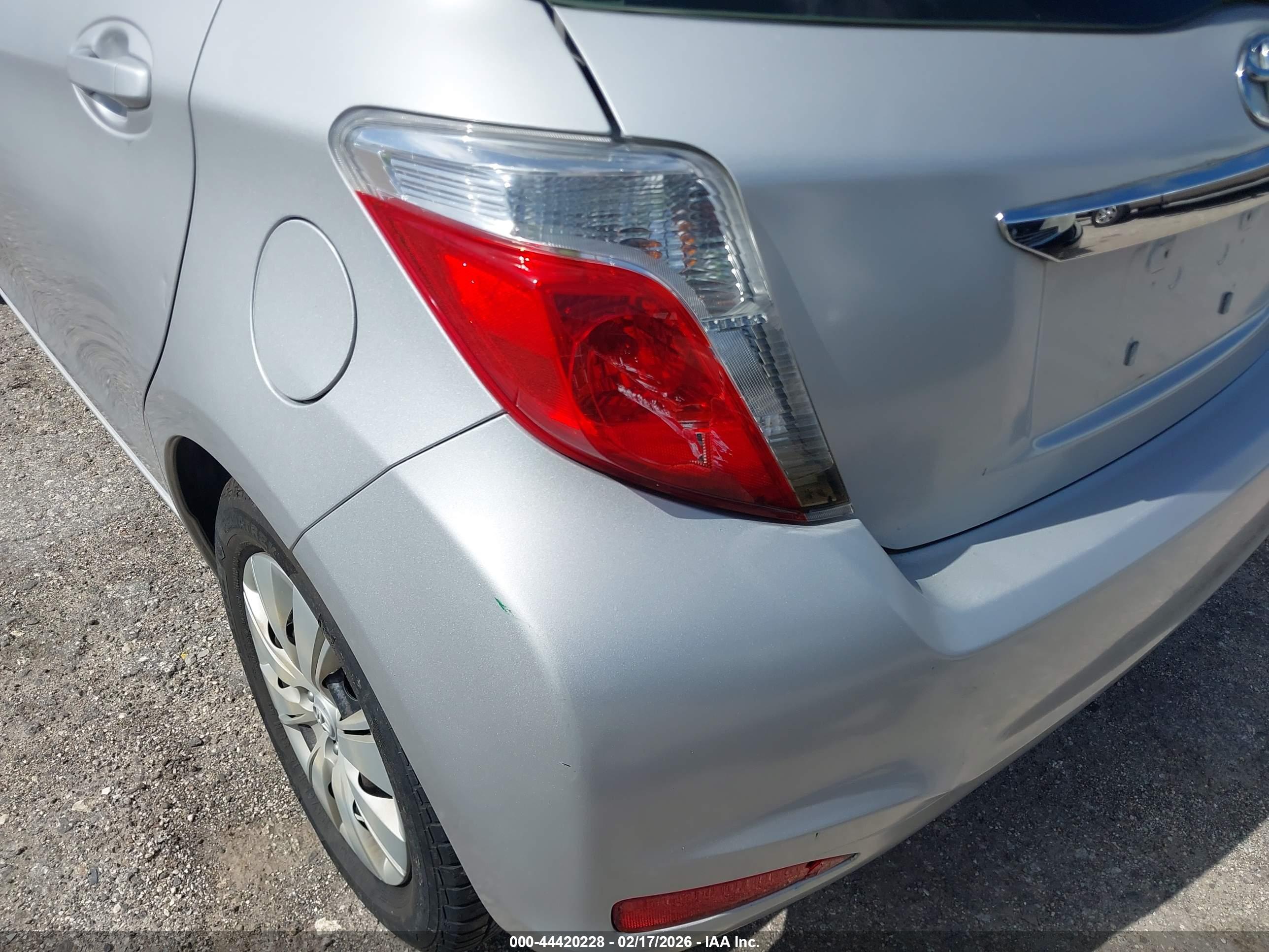 TOYOTA YARIS image 6