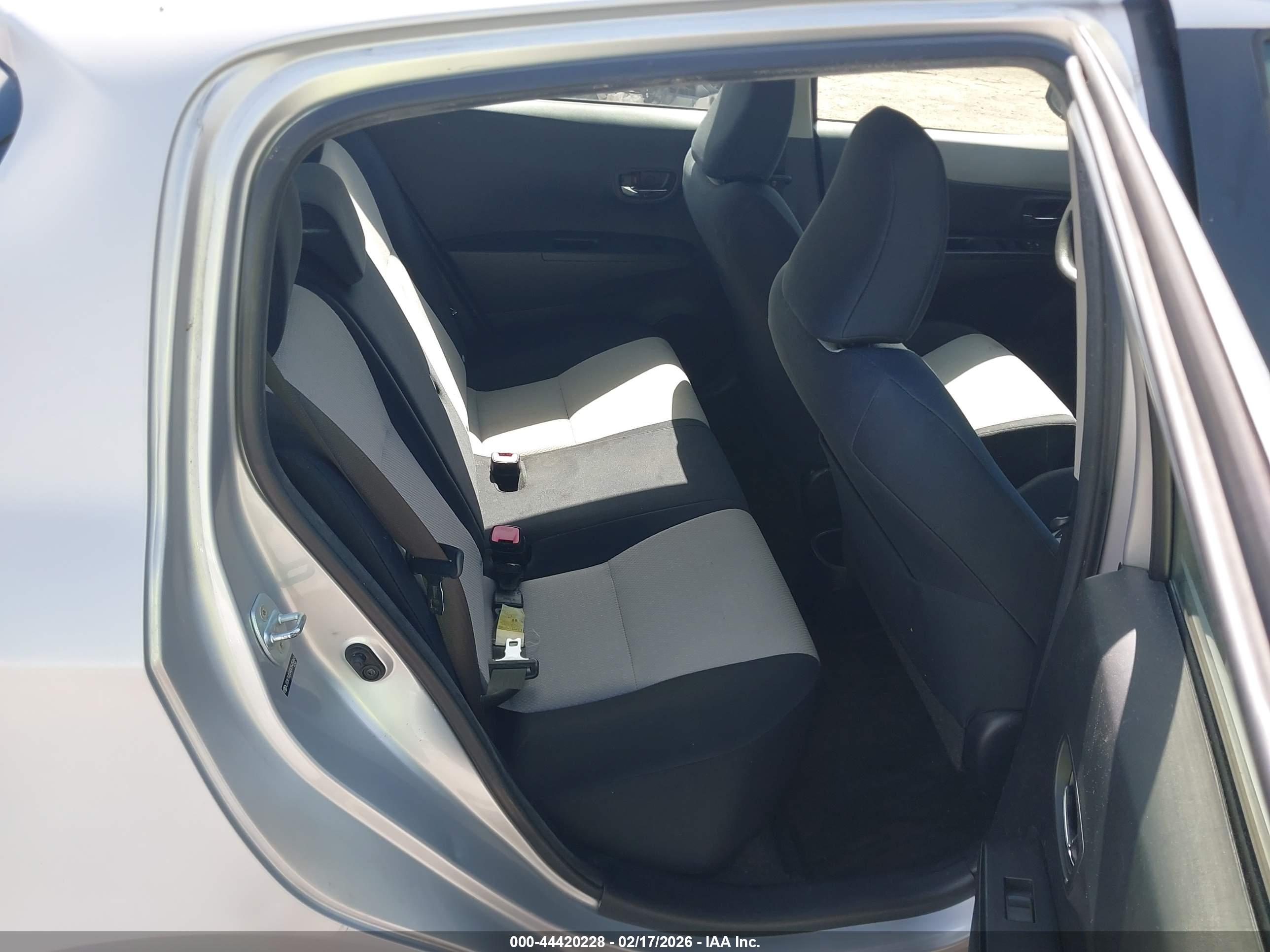 TOYOTA YARIS image 8
