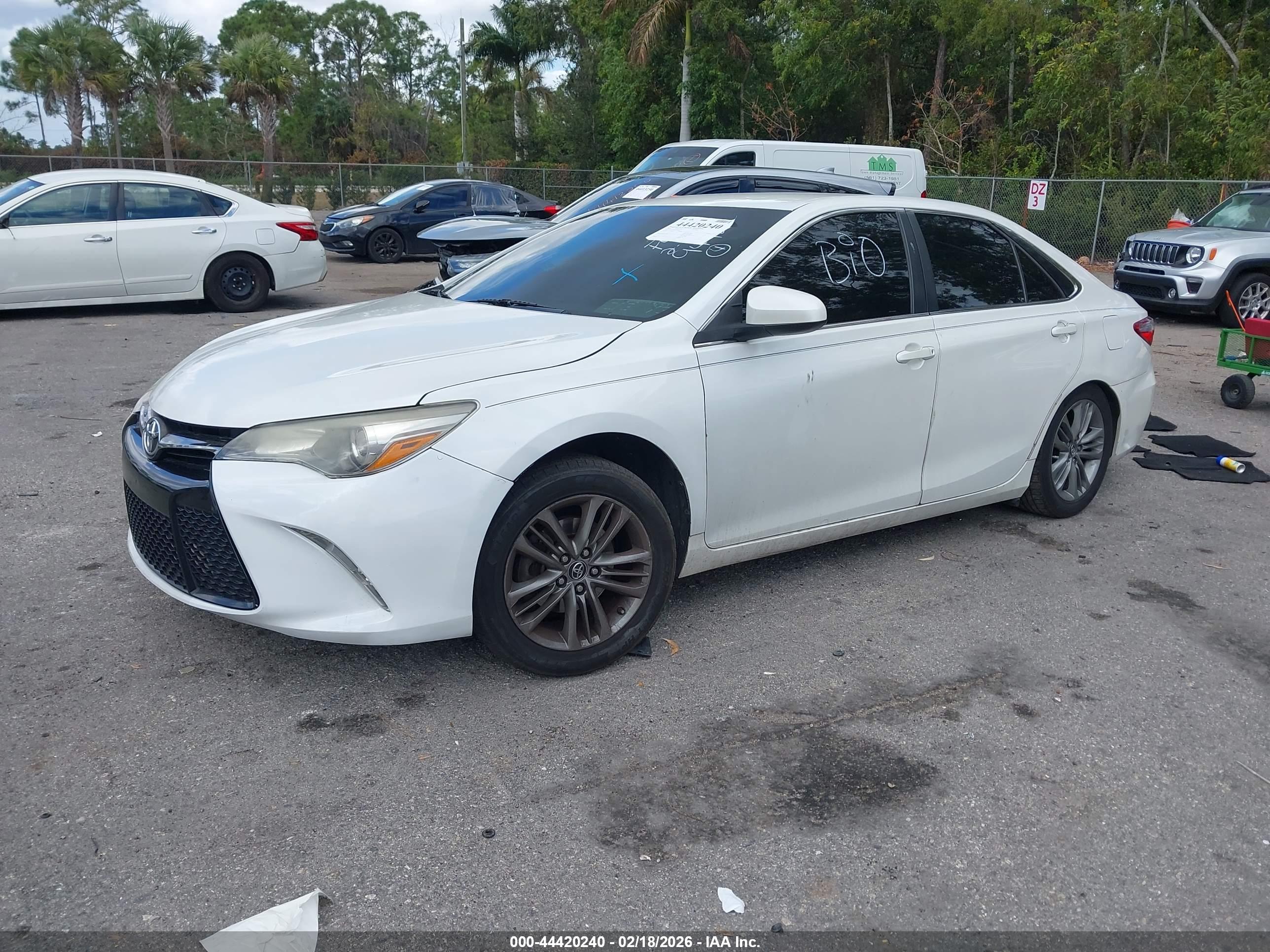 TOYOTA CAMRY image 2