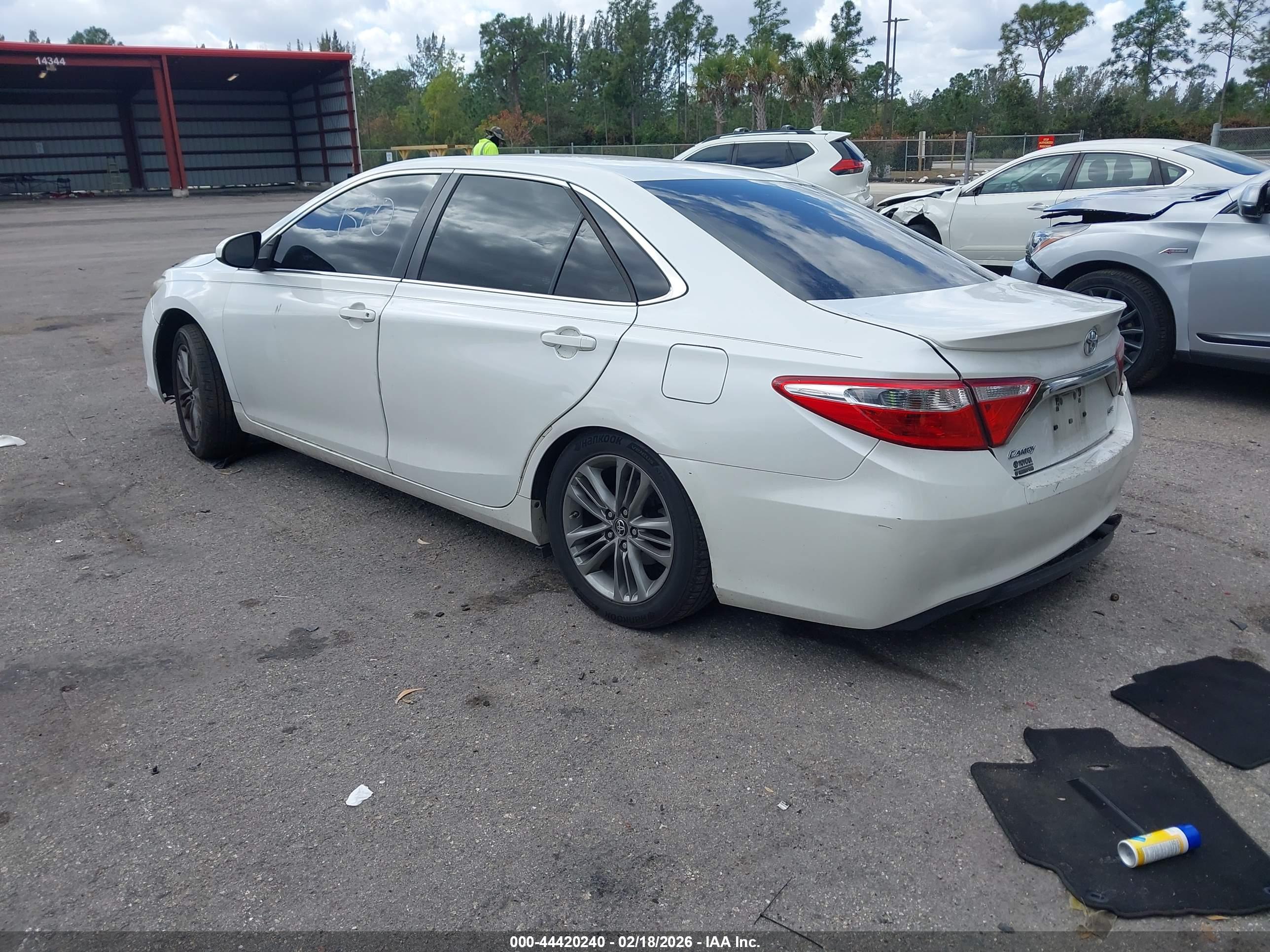 TOYOTA CAMRY image 3