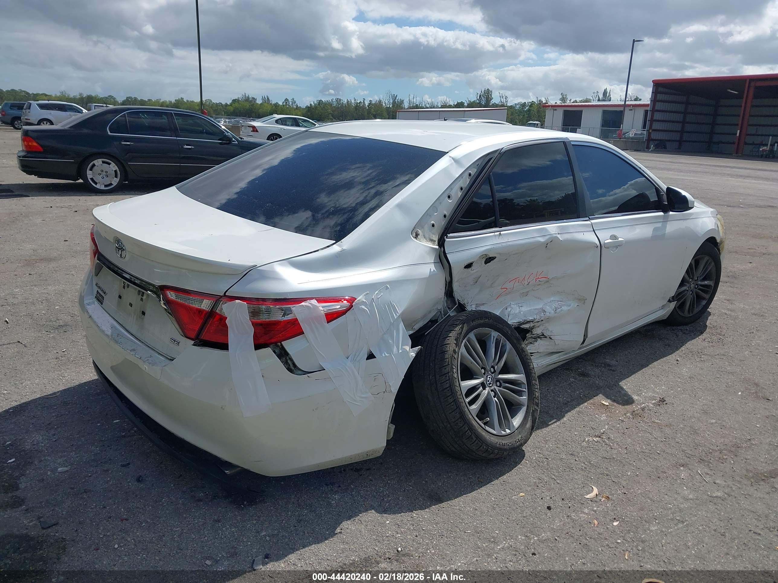 TOYOTA CAMRY image 6