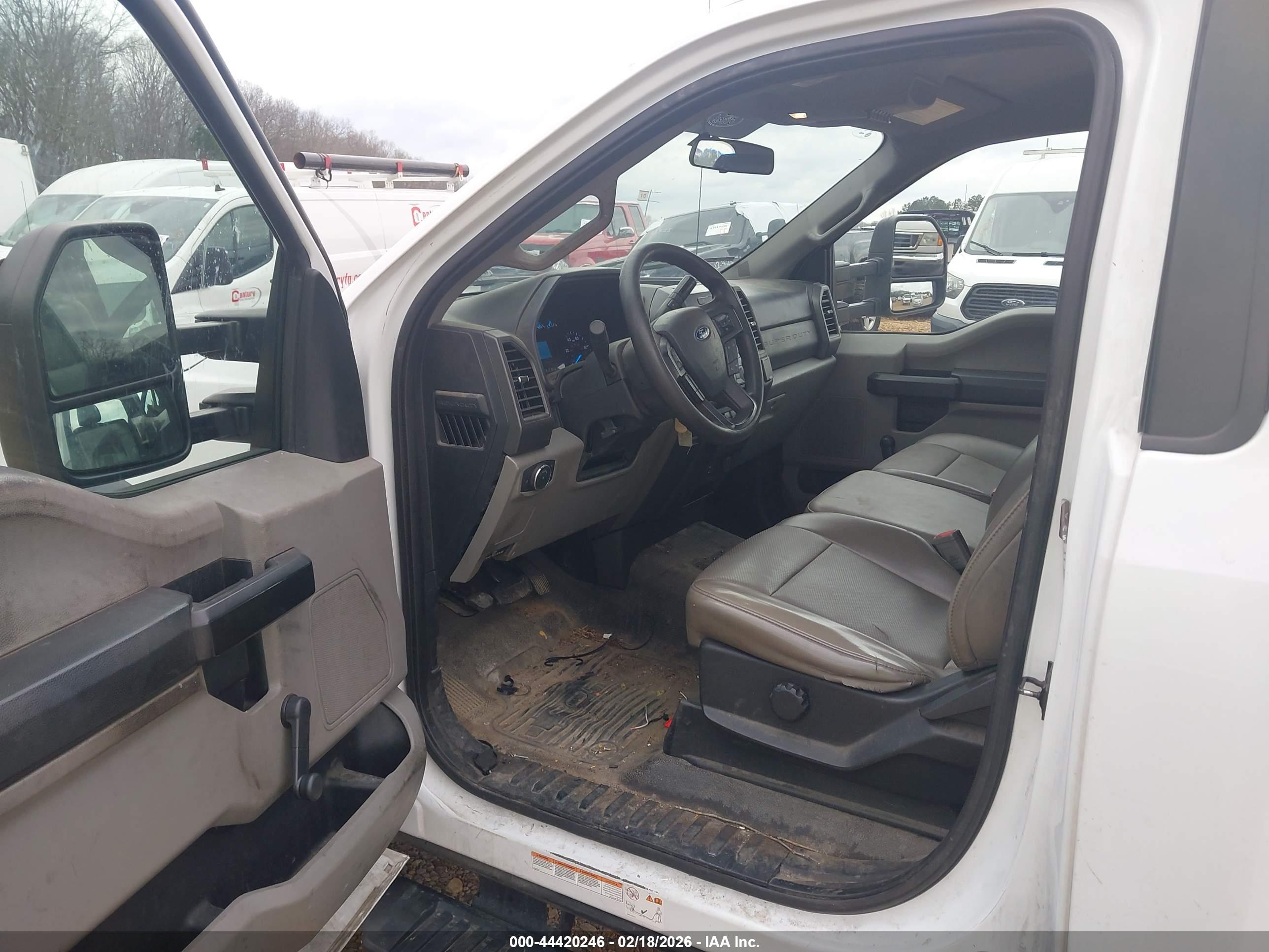 FORD F-550 image 7