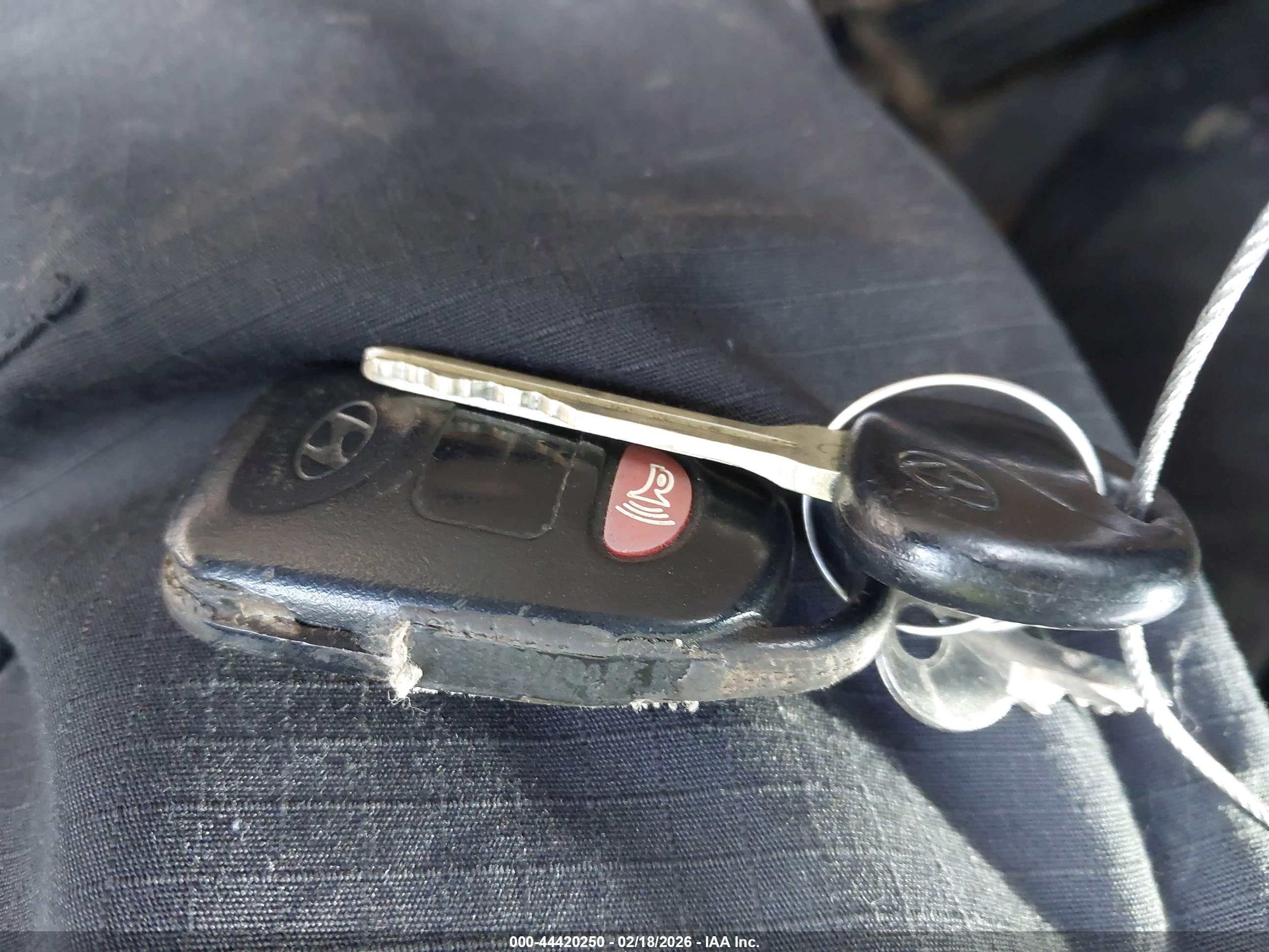 HYUNDAI ELANTRA image 11