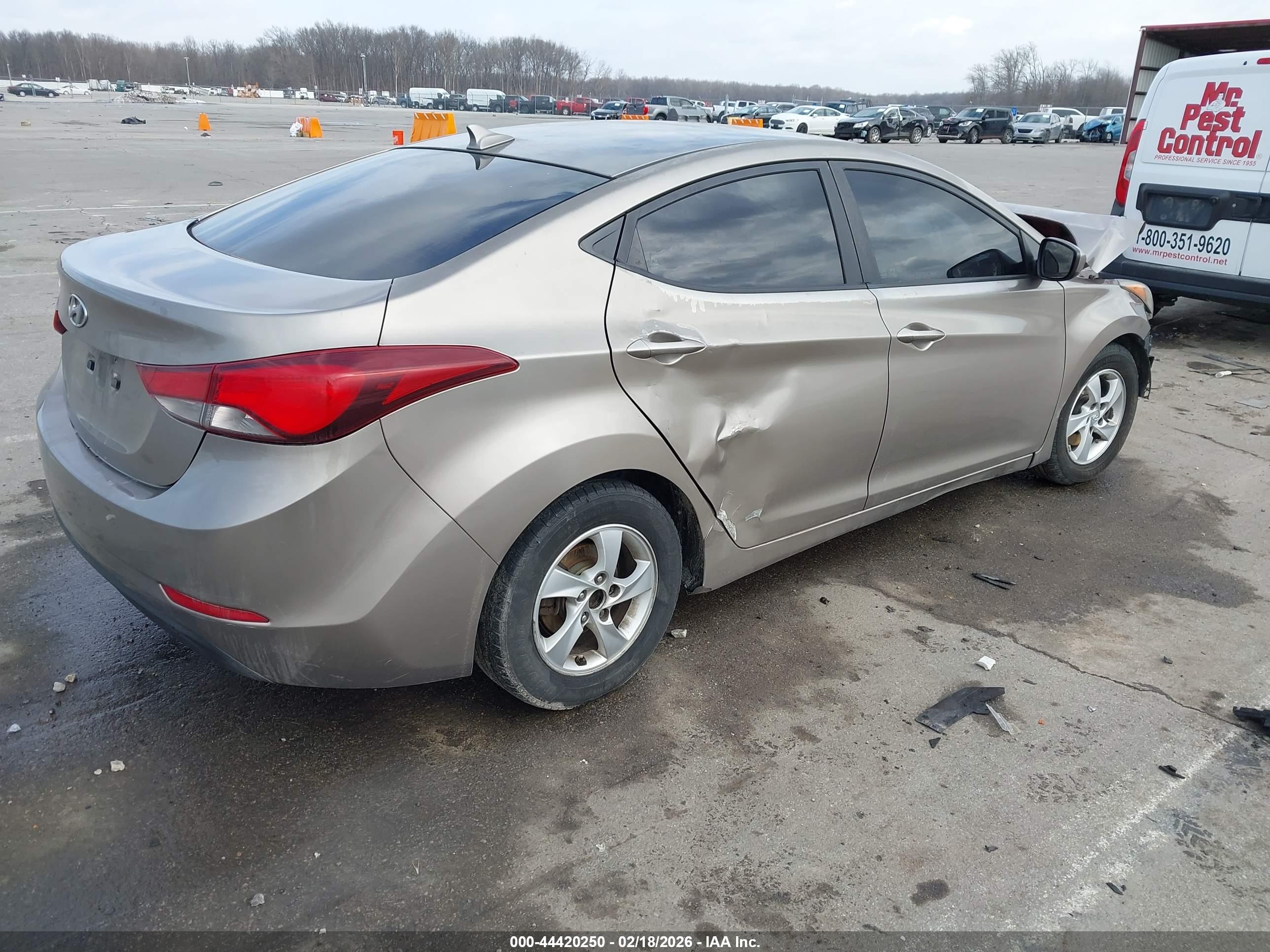 HYUNDAI ELANTRA image 4