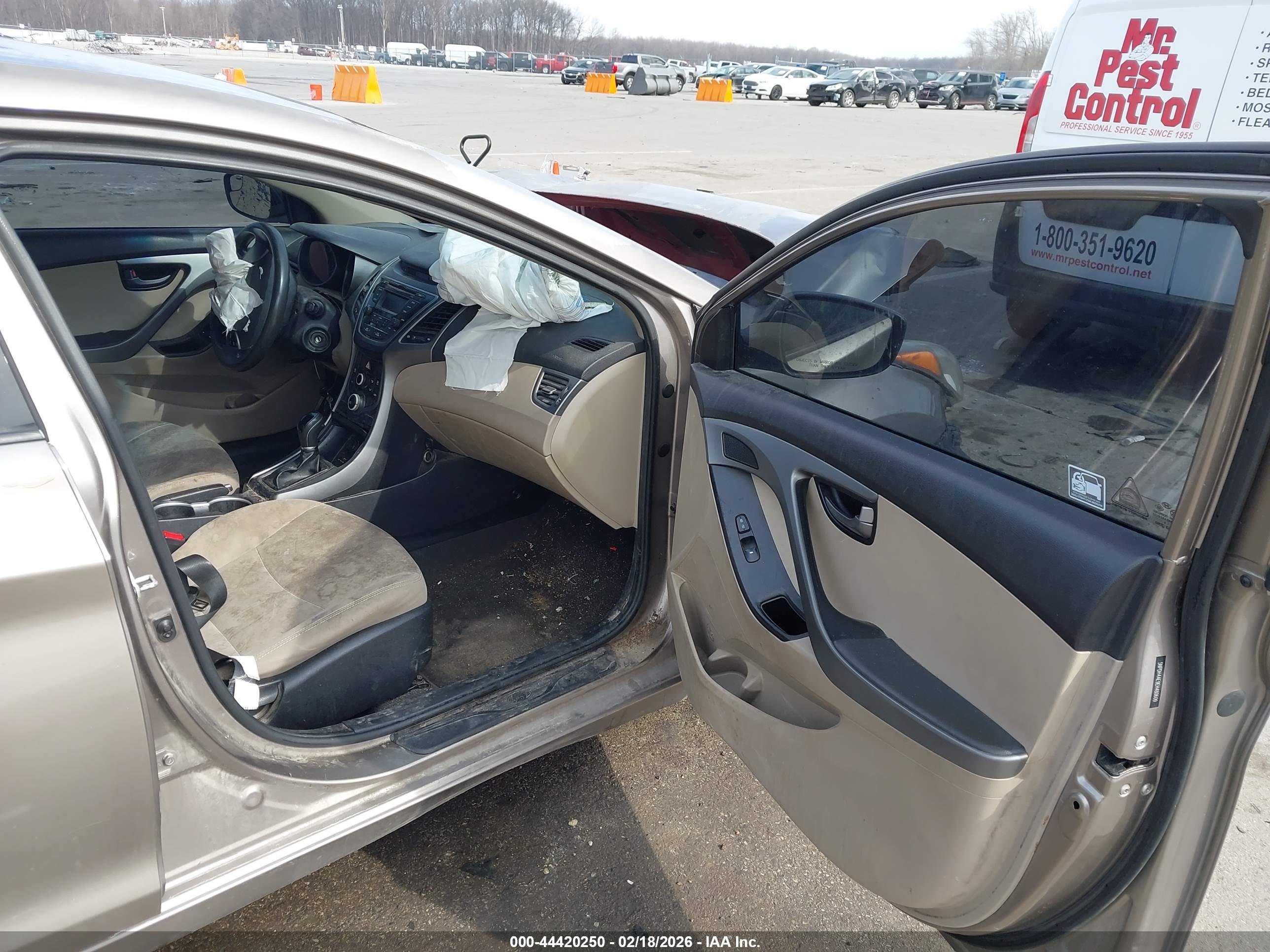 HYUNDAI ELANTRA image 5