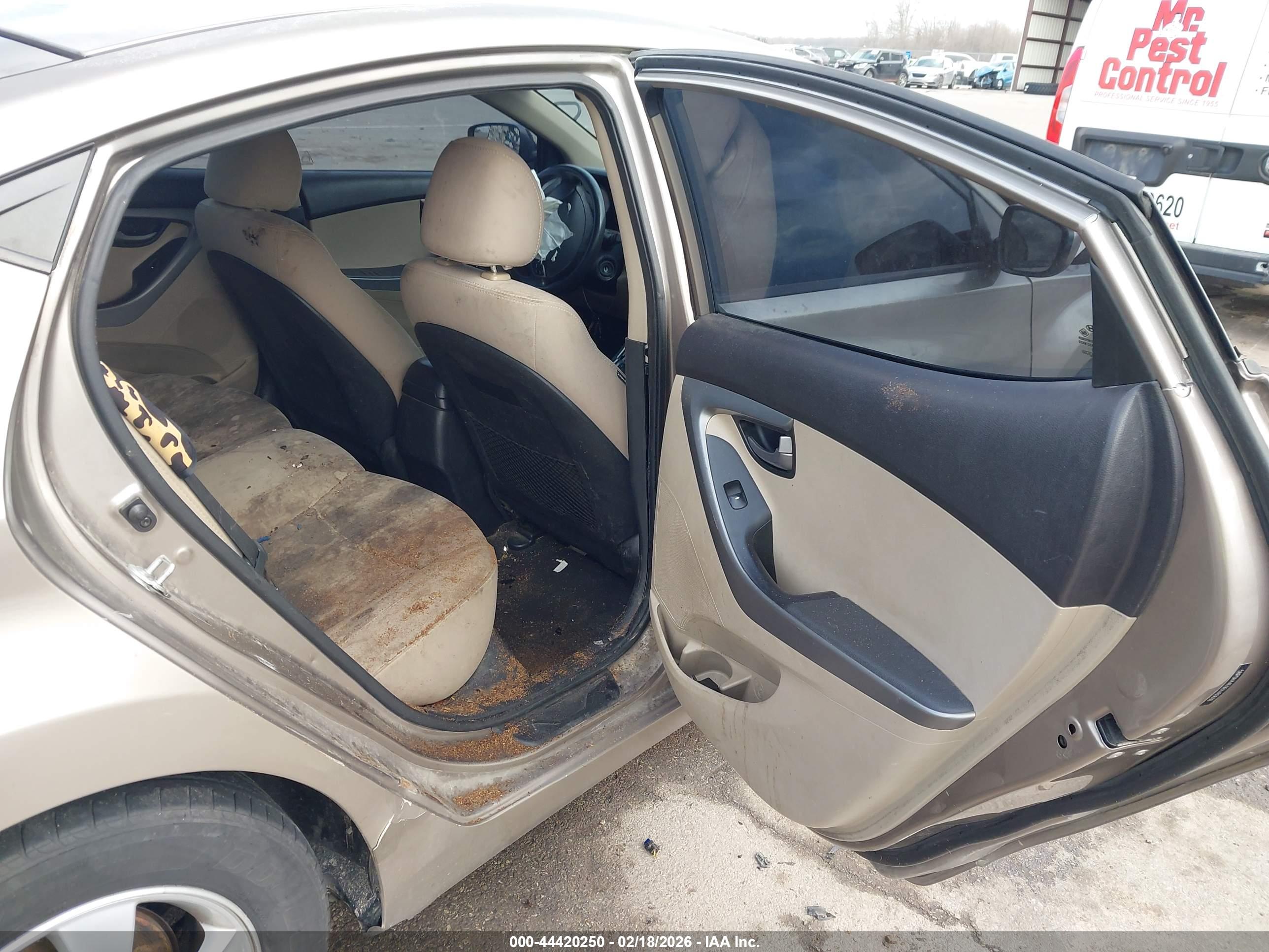 HYUNDAI ELANTRA image 8
