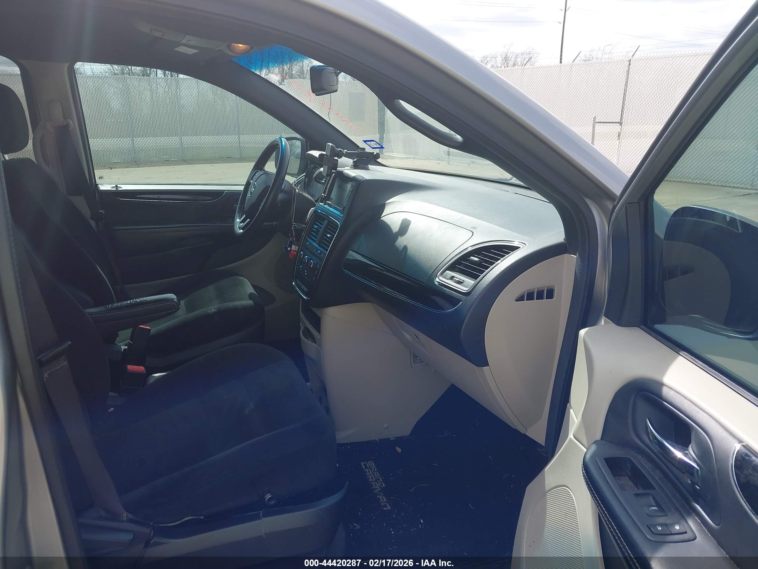 DODGE GRAND image 5