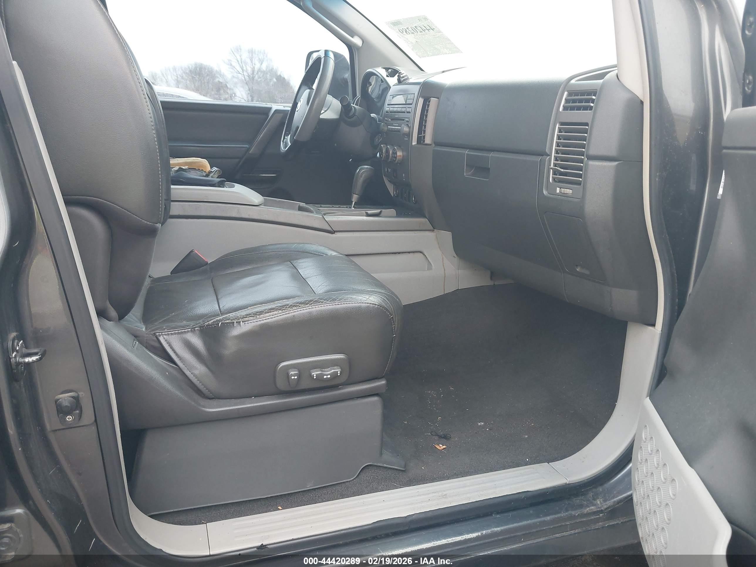 NISSAN TITAN image 5