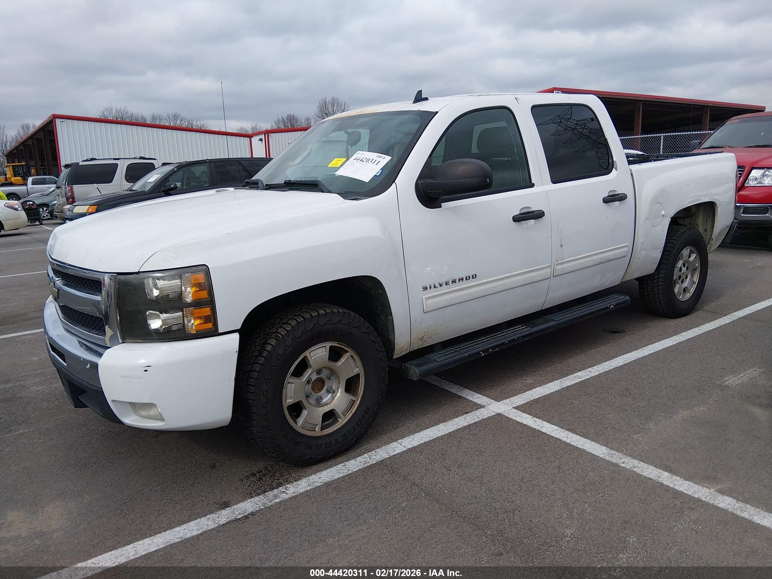 CHEVROLET SILVERADO image 2