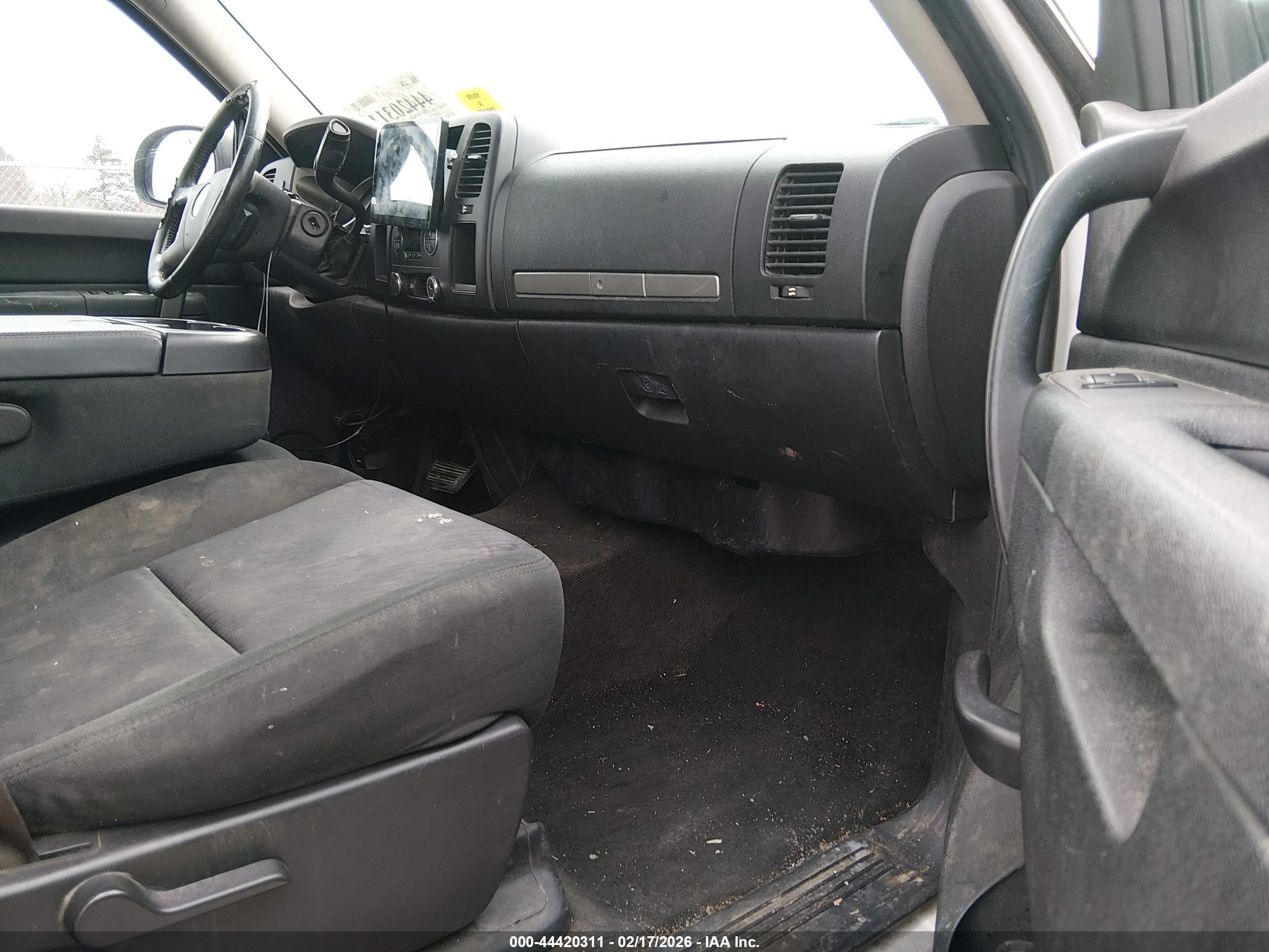 CHEVROLET SILVERADO image 5