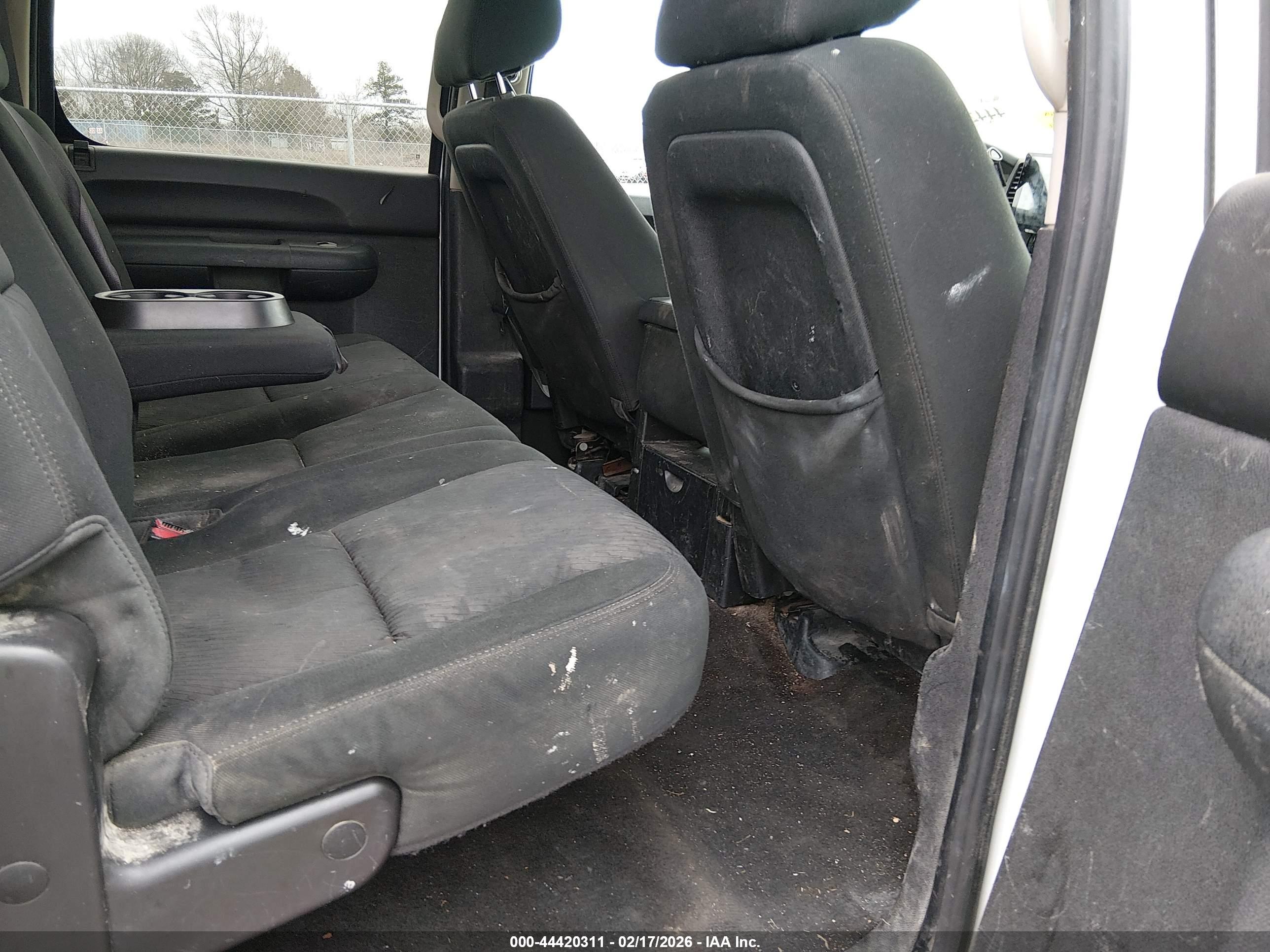 CHEVROLET SILVERADO image 8