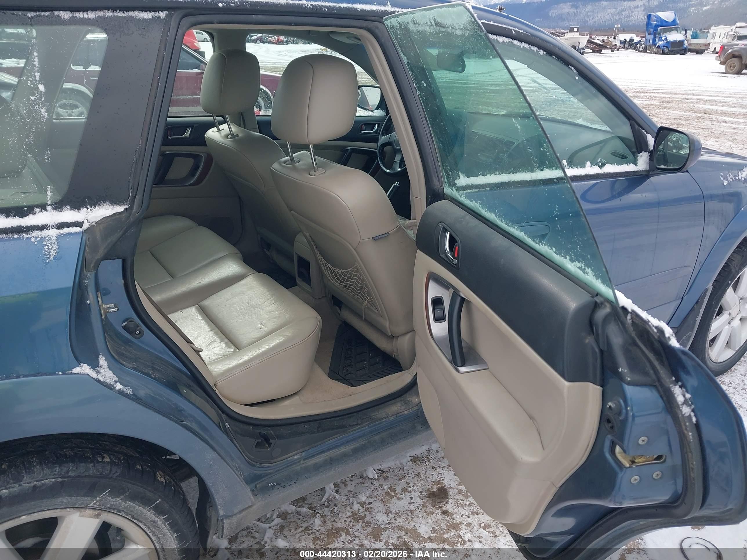 SUBARU OUTBACK image 8