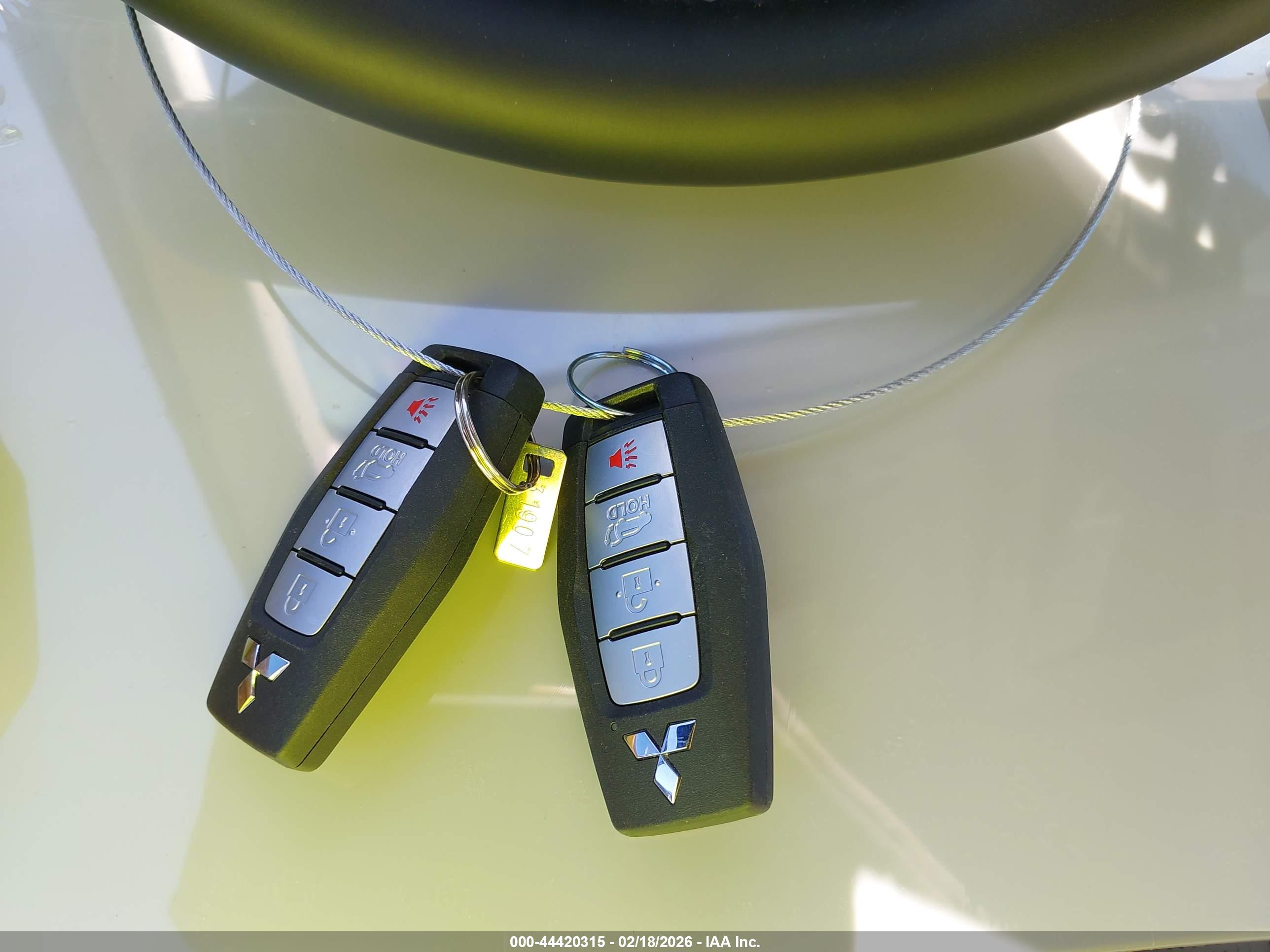 MITSUBISHI OUTLANDER image 11