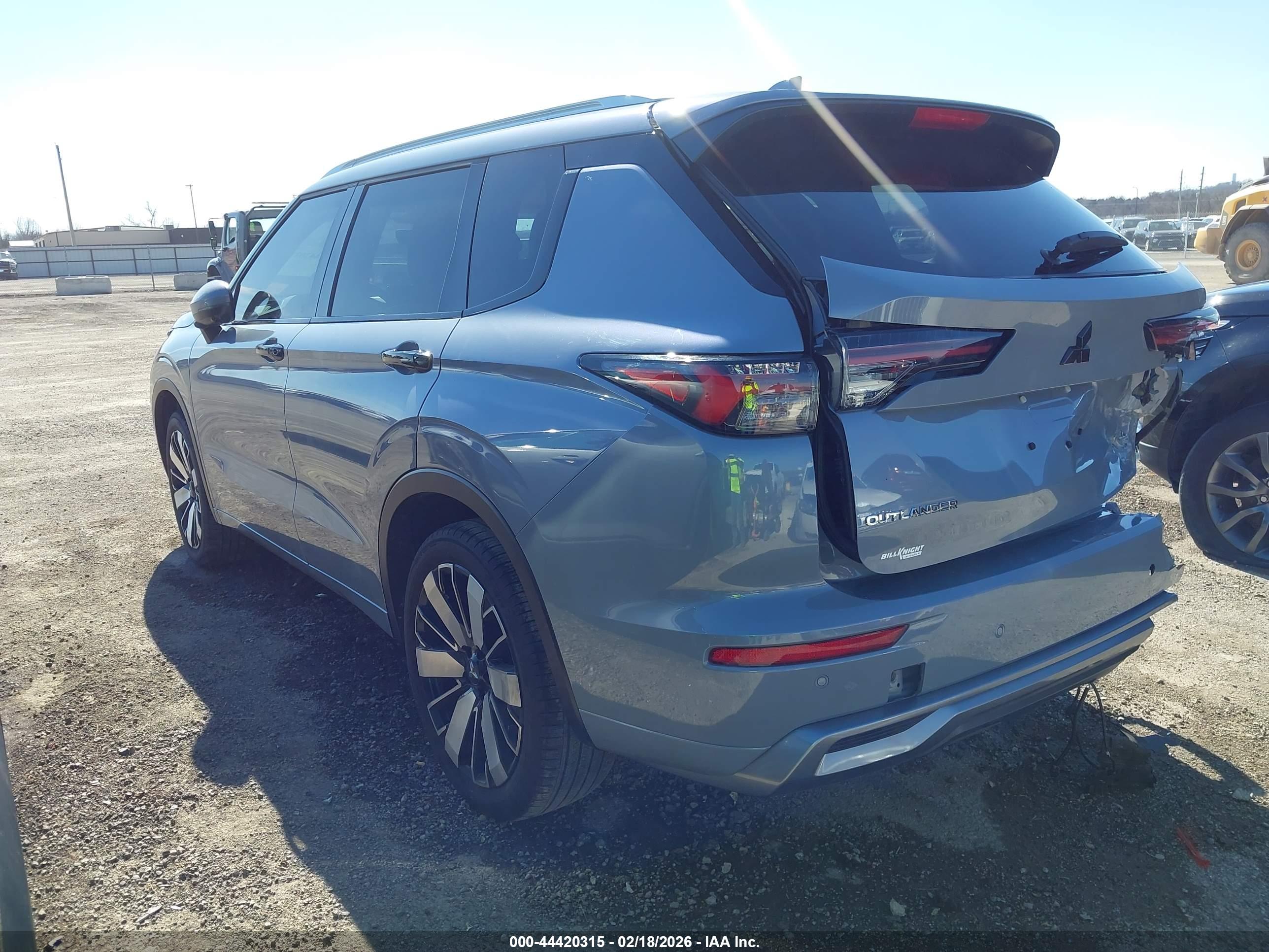 MITSUBISHI OUTLANDER image 3