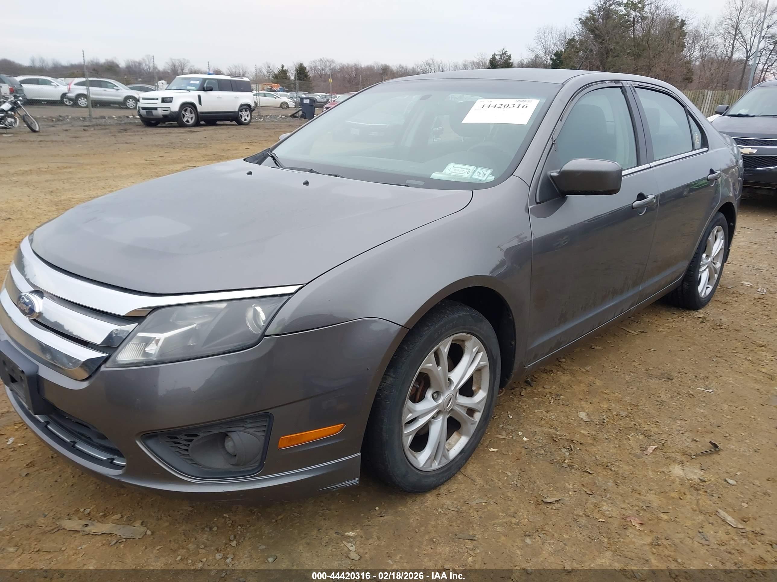 FORD FUSION image 2