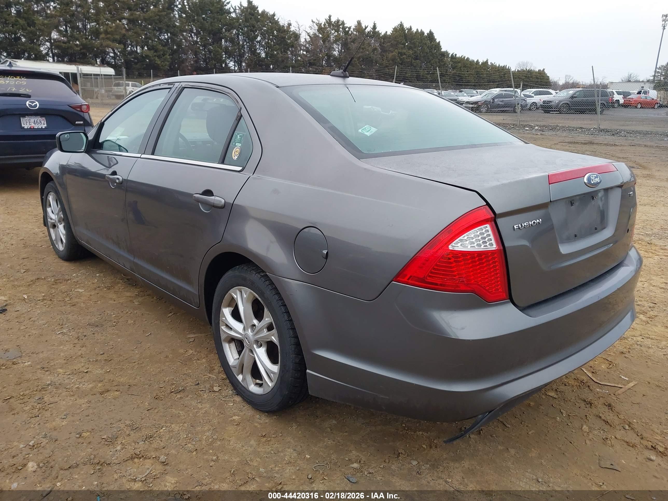 FORD FUSION image 3