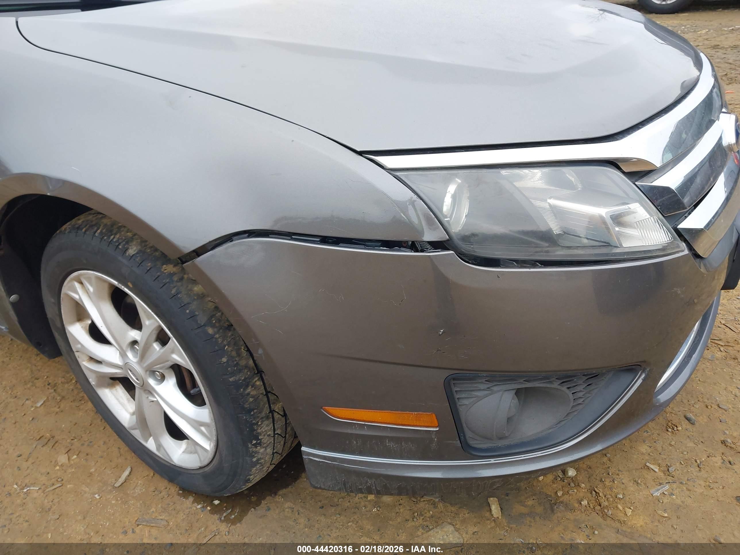 FORD FUSION image 6