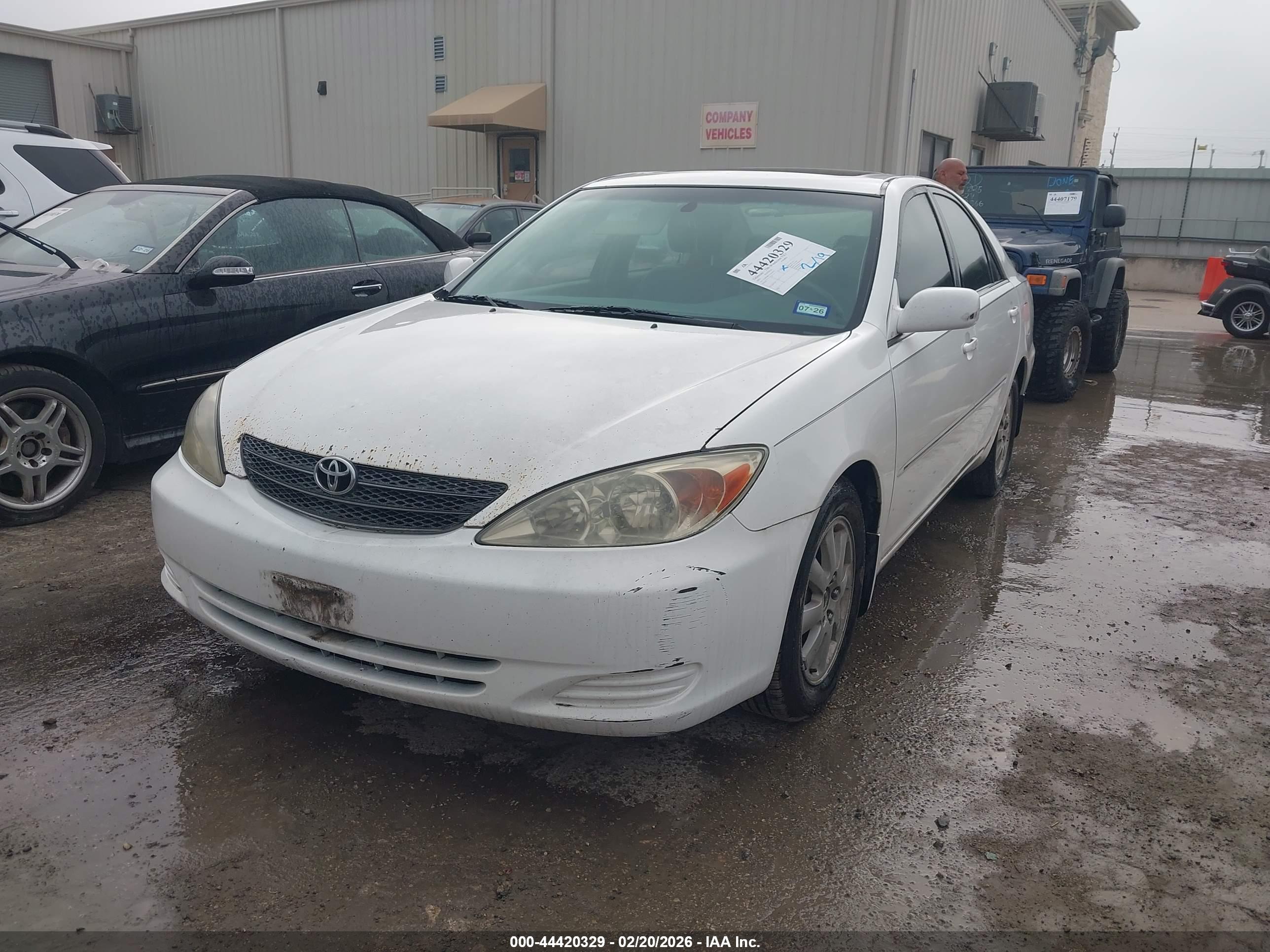 TOYOTA CAMRY image 2
