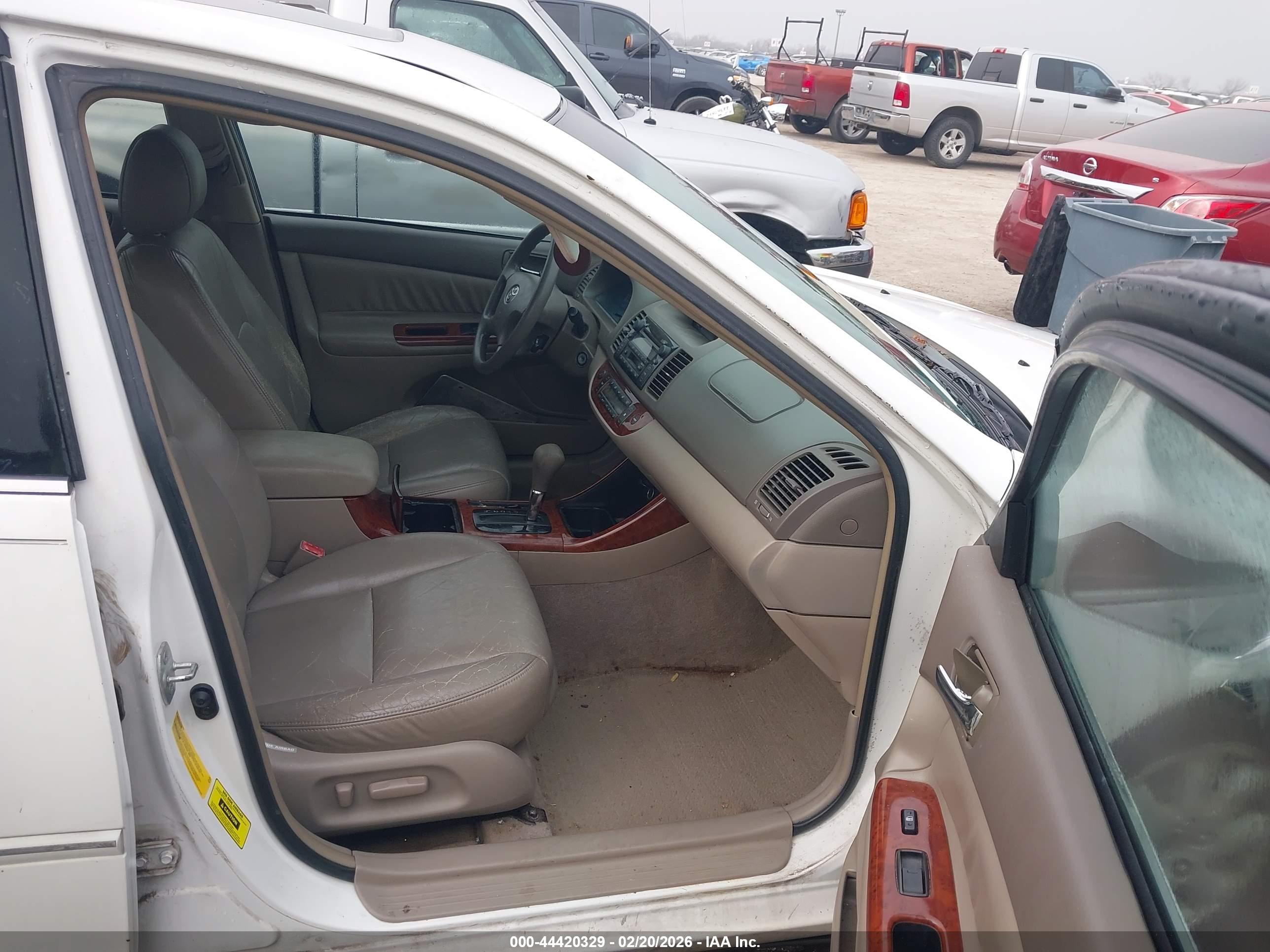 TOYOTA CAMRY image 5