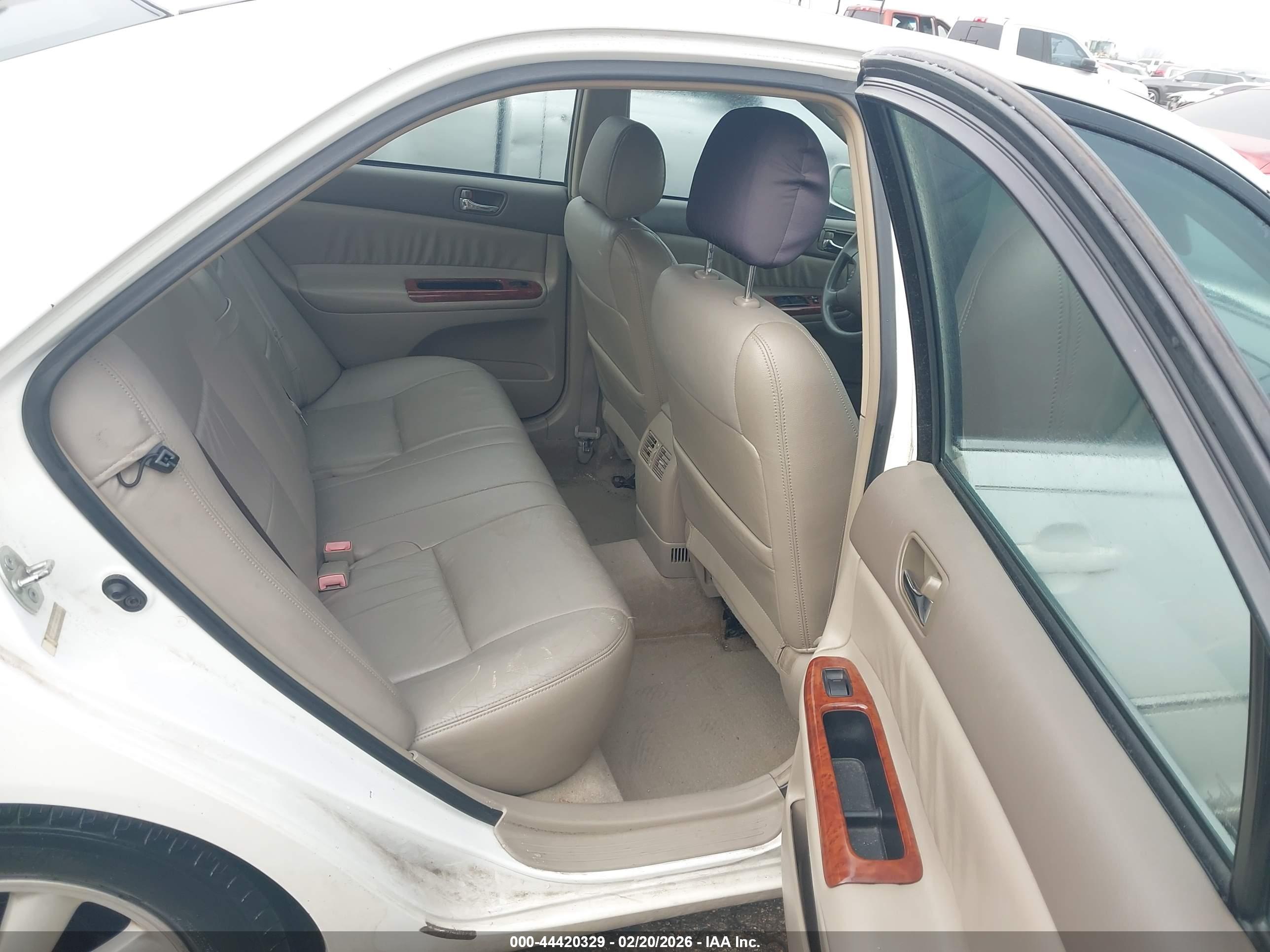 TOYOTA CAMRY image 8
