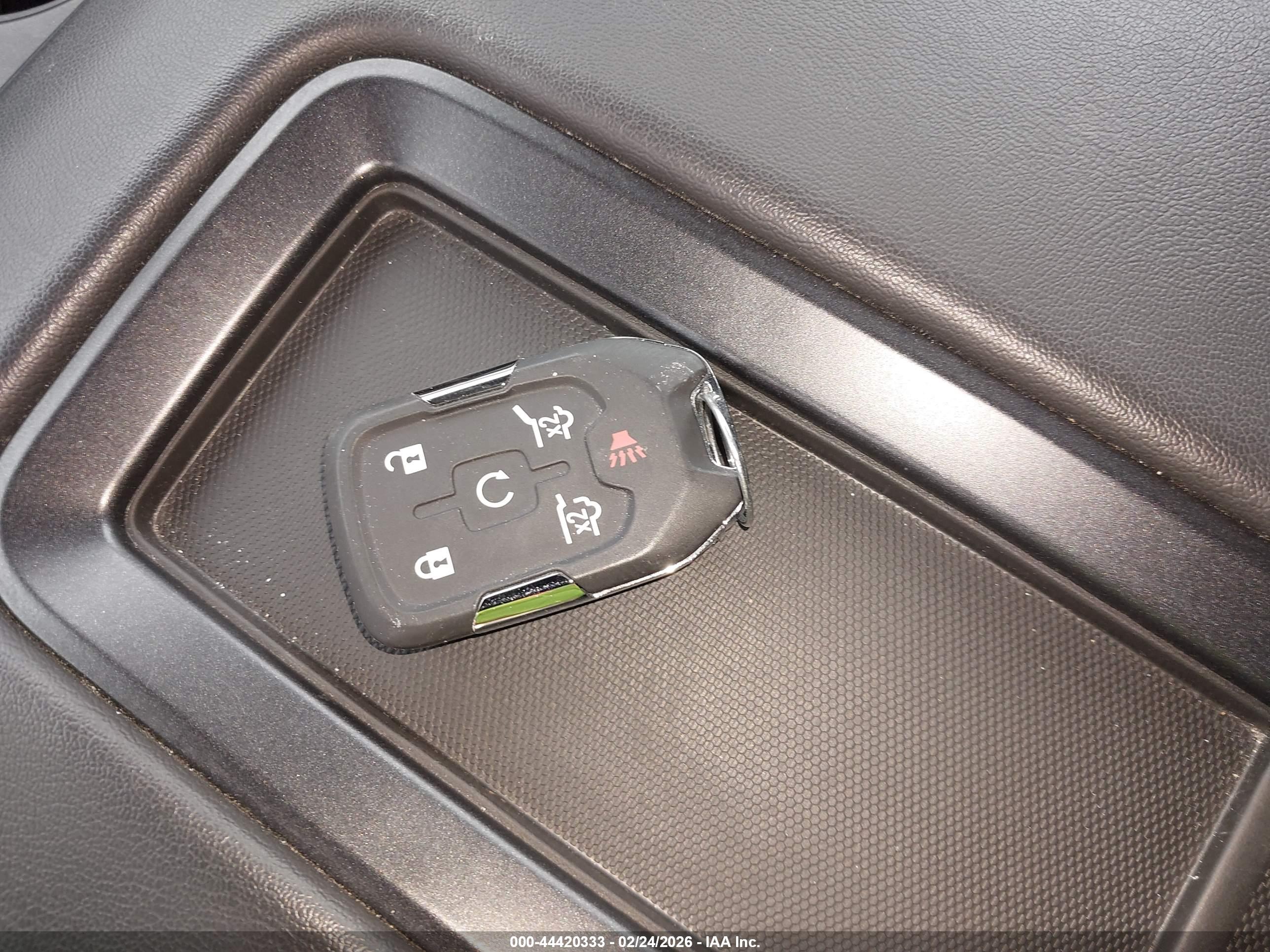 CHEVROLET SUBURBAN image 11