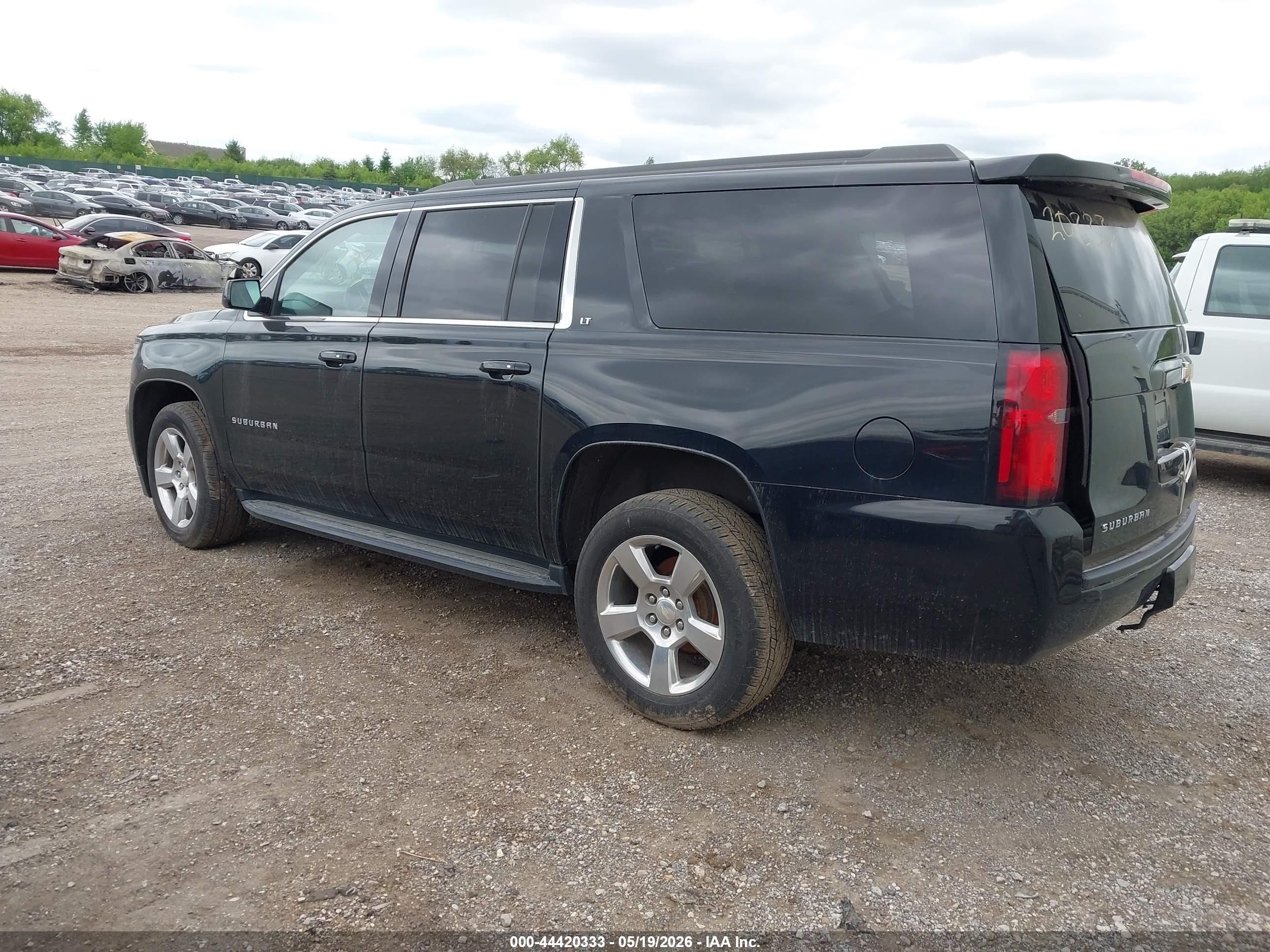 CHEVROLET SUBURBAN image 3