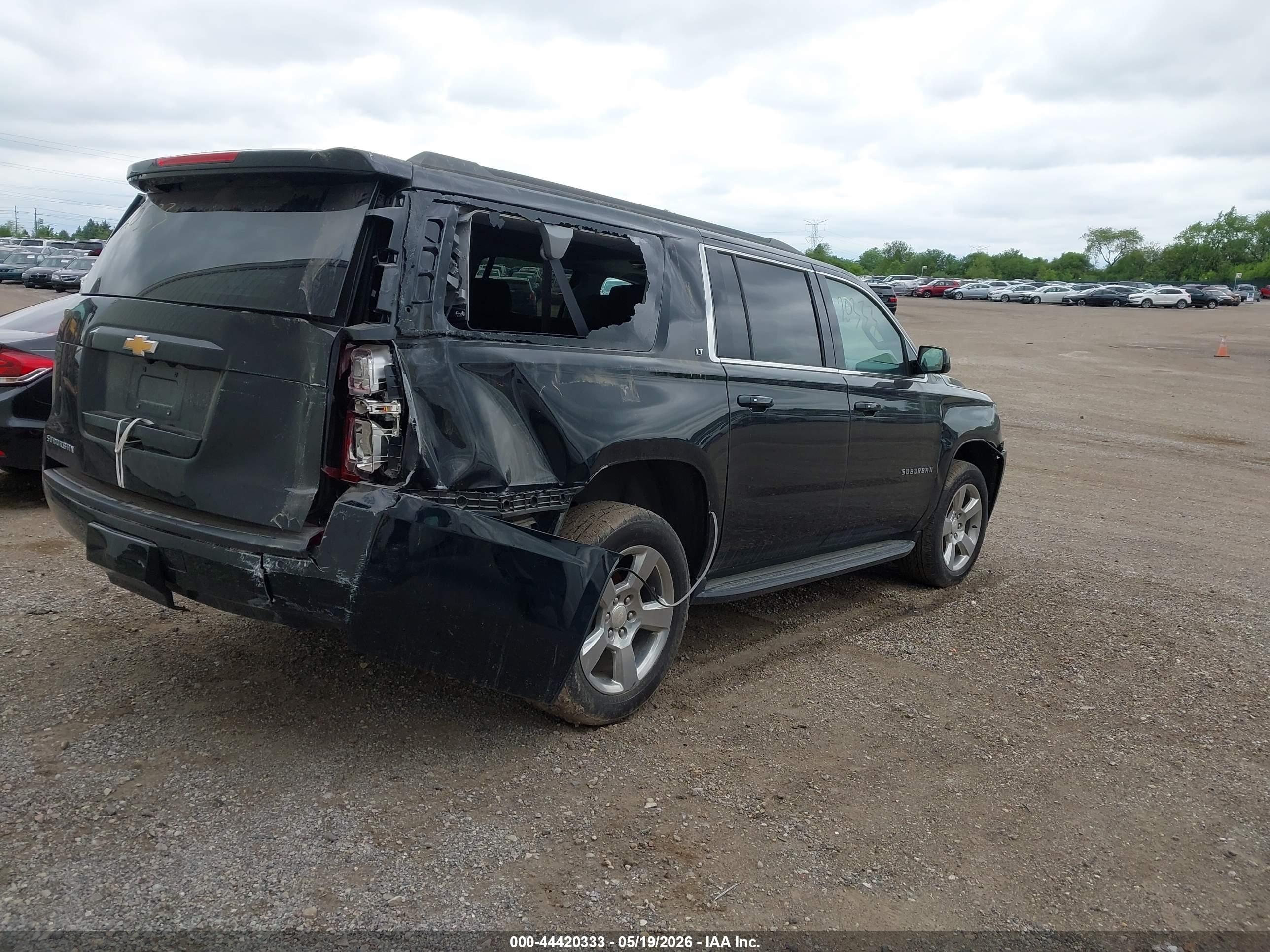 CHEVROLET SUBURBAN image 4