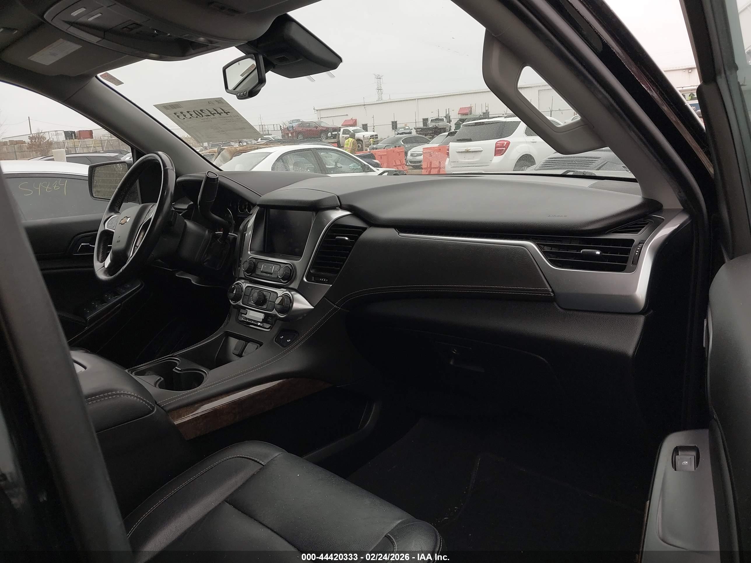CHEVROLET SUBURBAN image 5