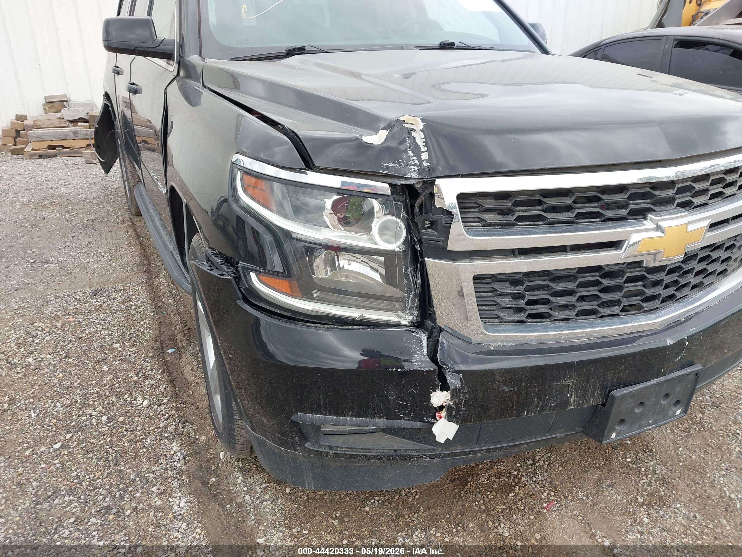 CHEVROLET SUBURBAN image 6