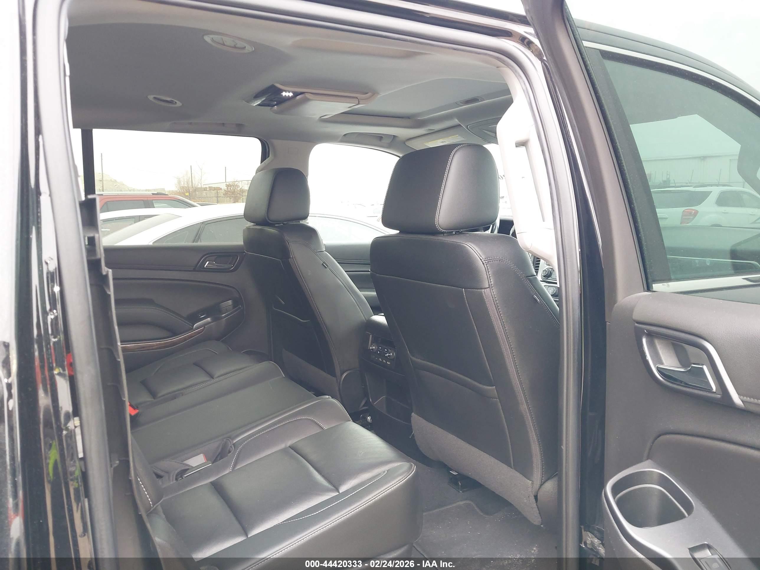 CHEVROLET SUBURBAN image 8