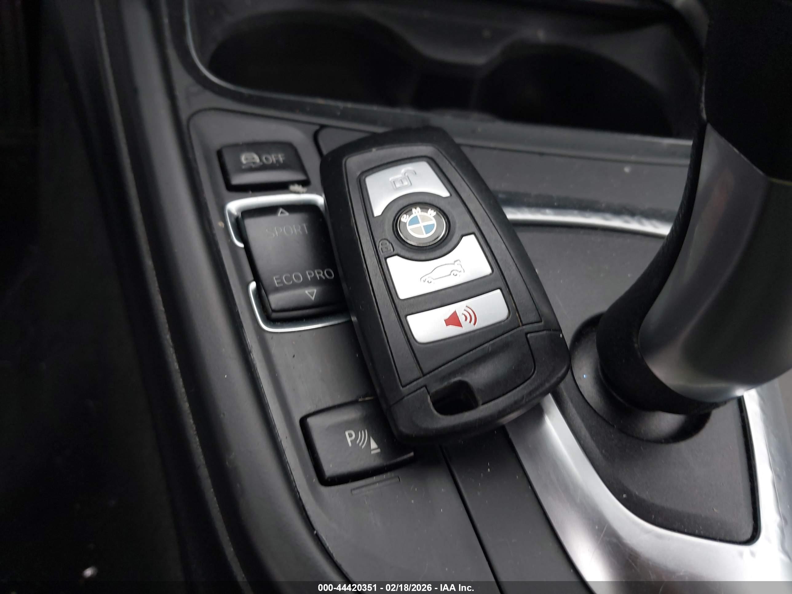 BMW 320I image 11