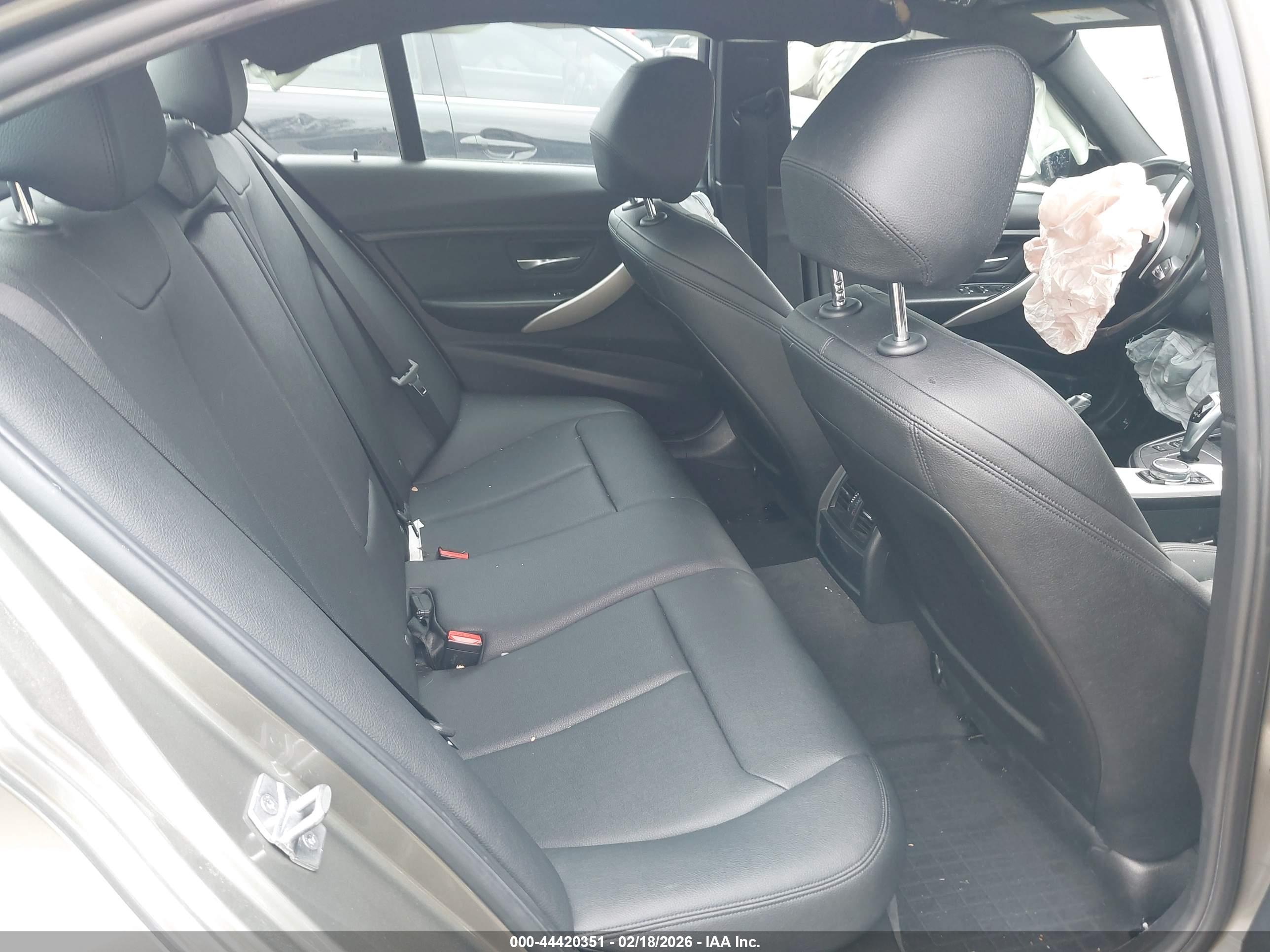 BMW 320I image 8
