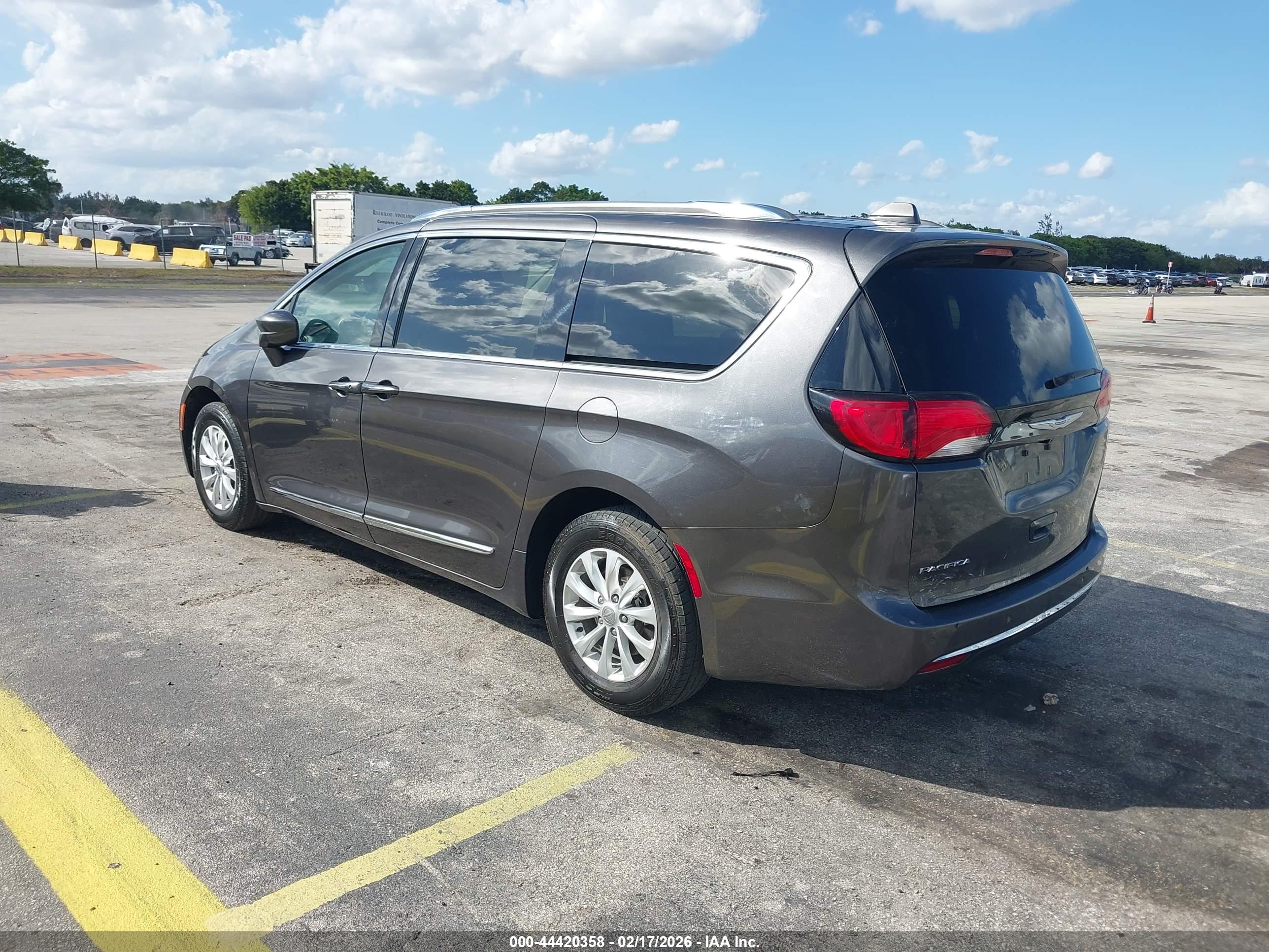 CHRYSLER PACIFICA image 3