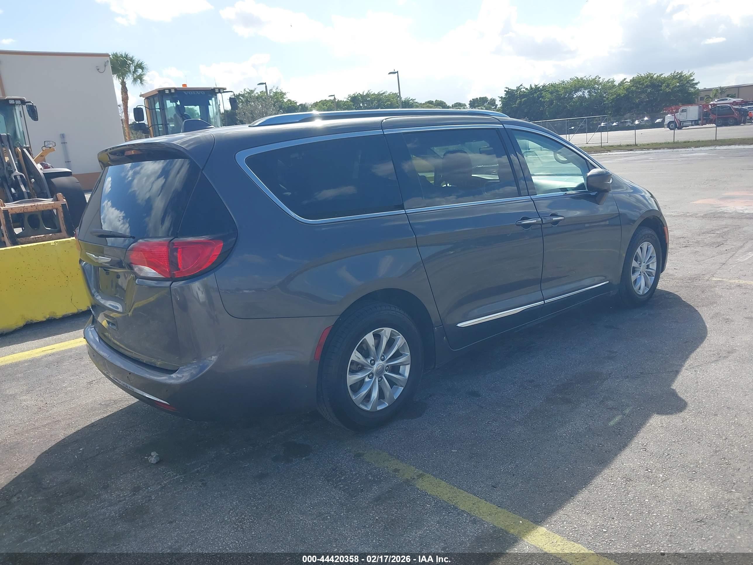 CHRYSLER PACIFICA image 4