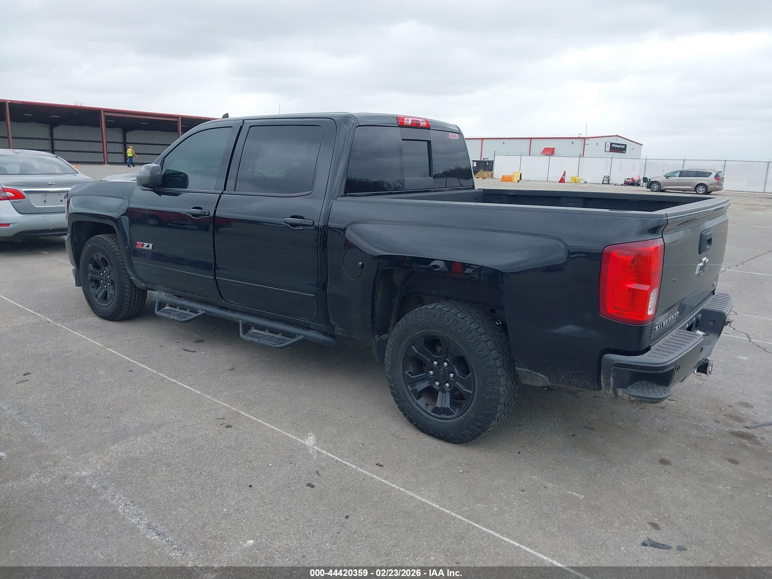 CHEVROLET SILVERADO image 3