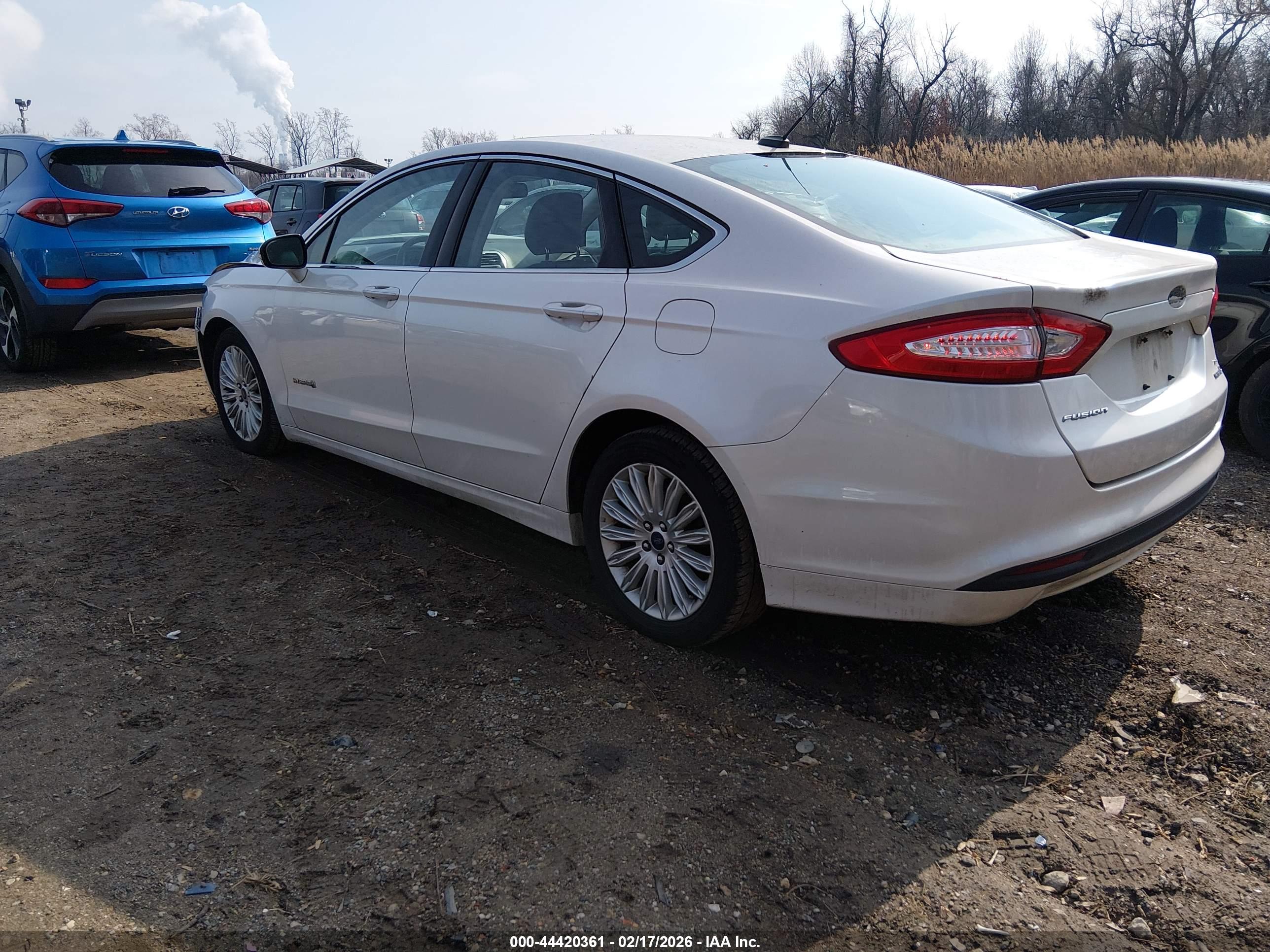 FORD FUSION image 3