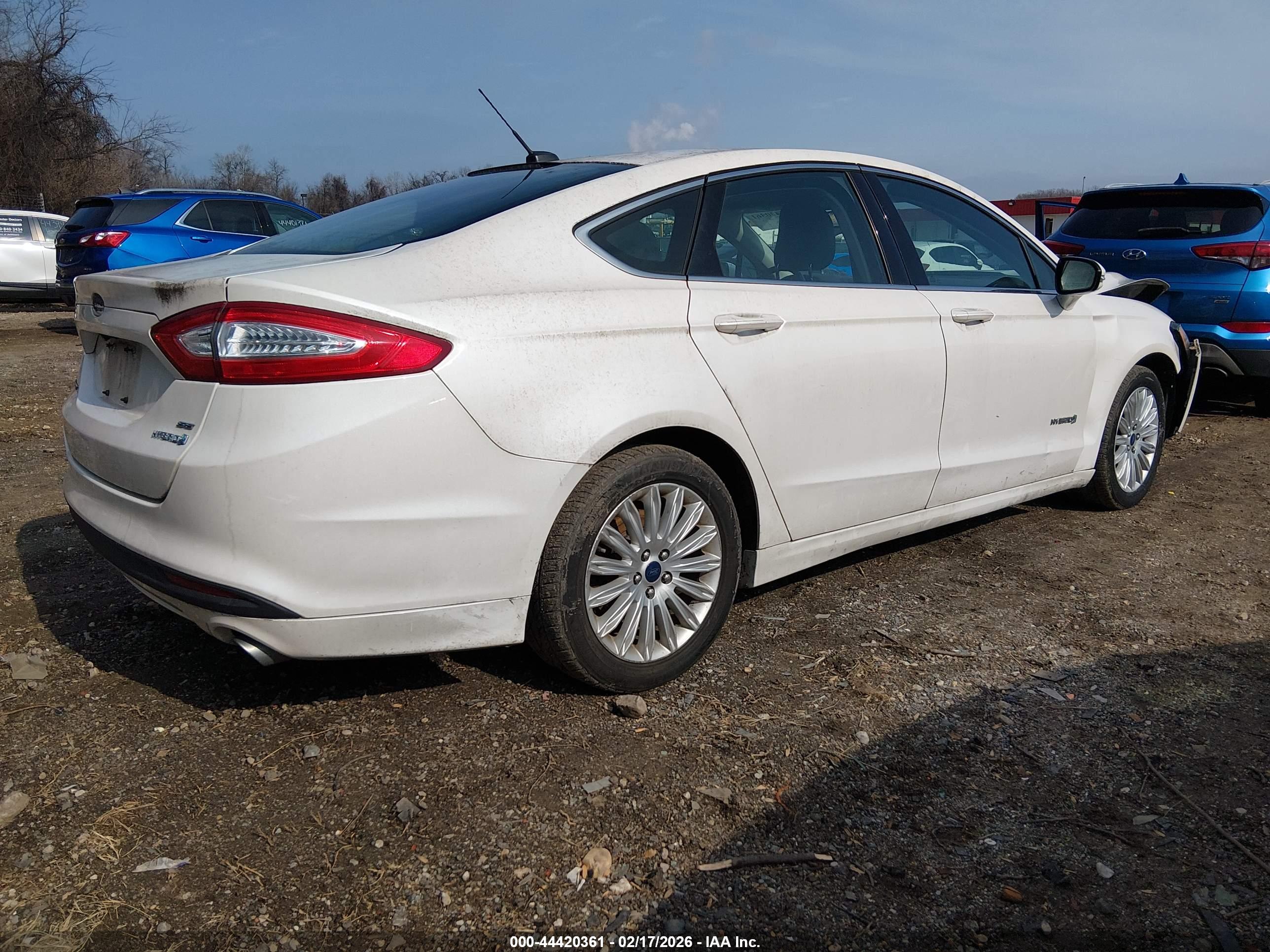 FORD FUSION image 4