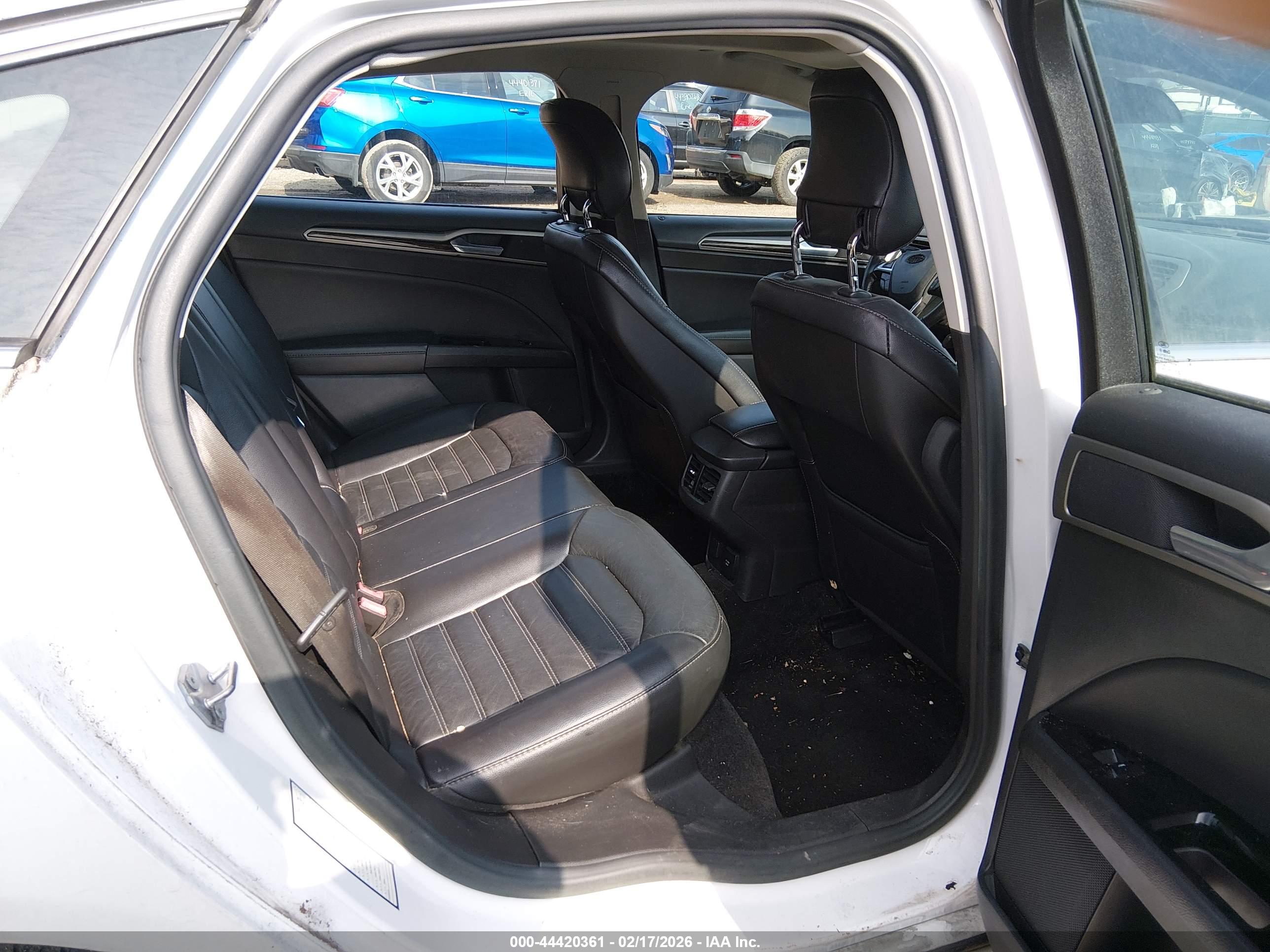 FORD FUSION image 8