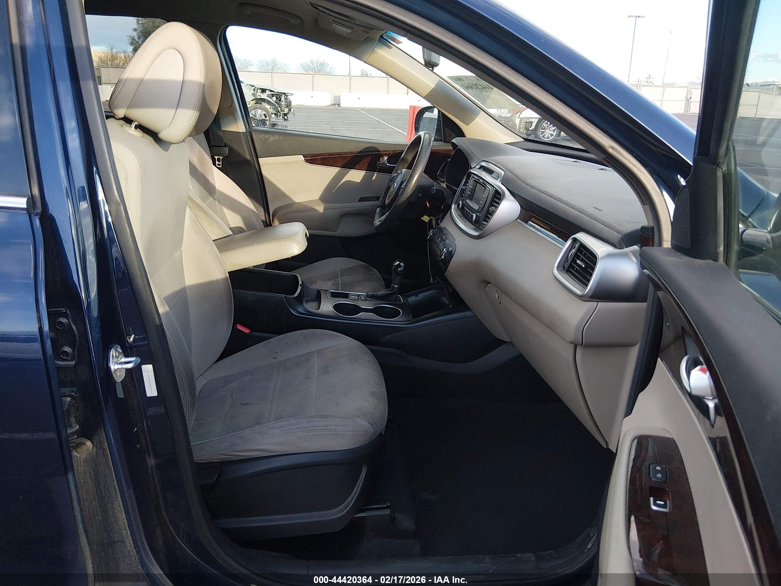 KIA SORENTO image 5