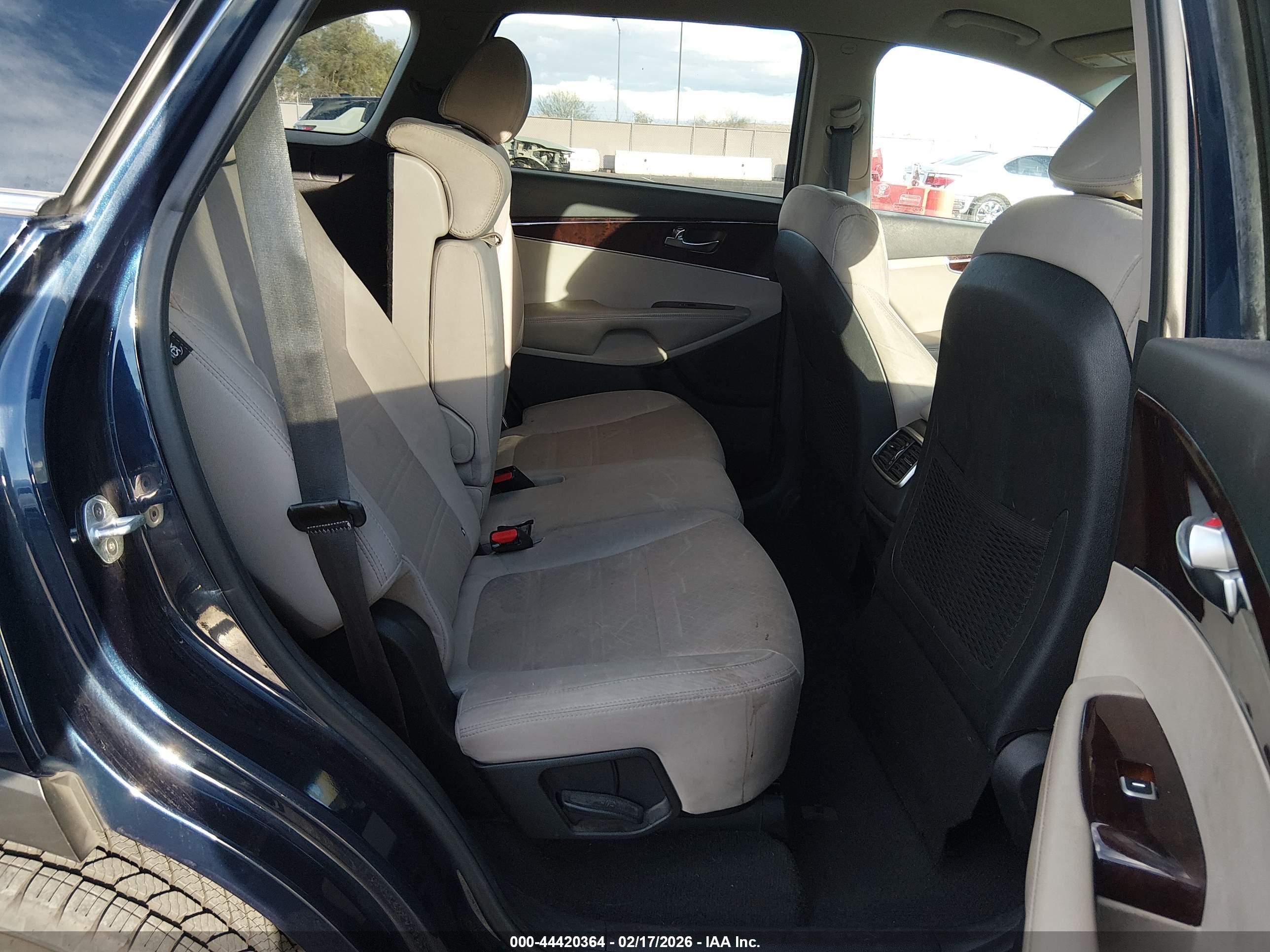 KIA SORENTO image 8