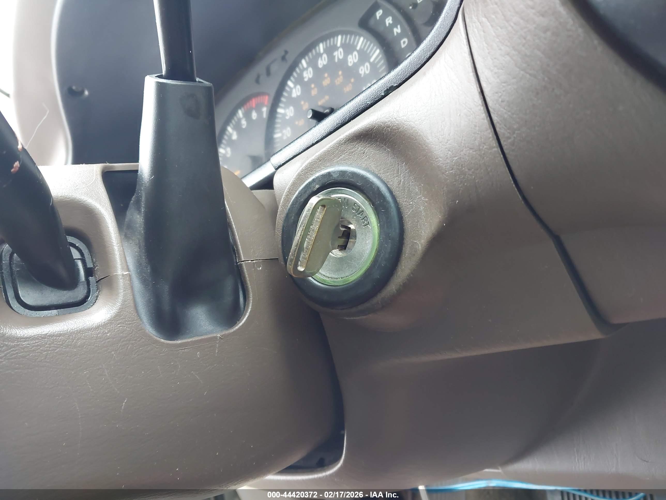 TOYOTA TUNDRA image 11