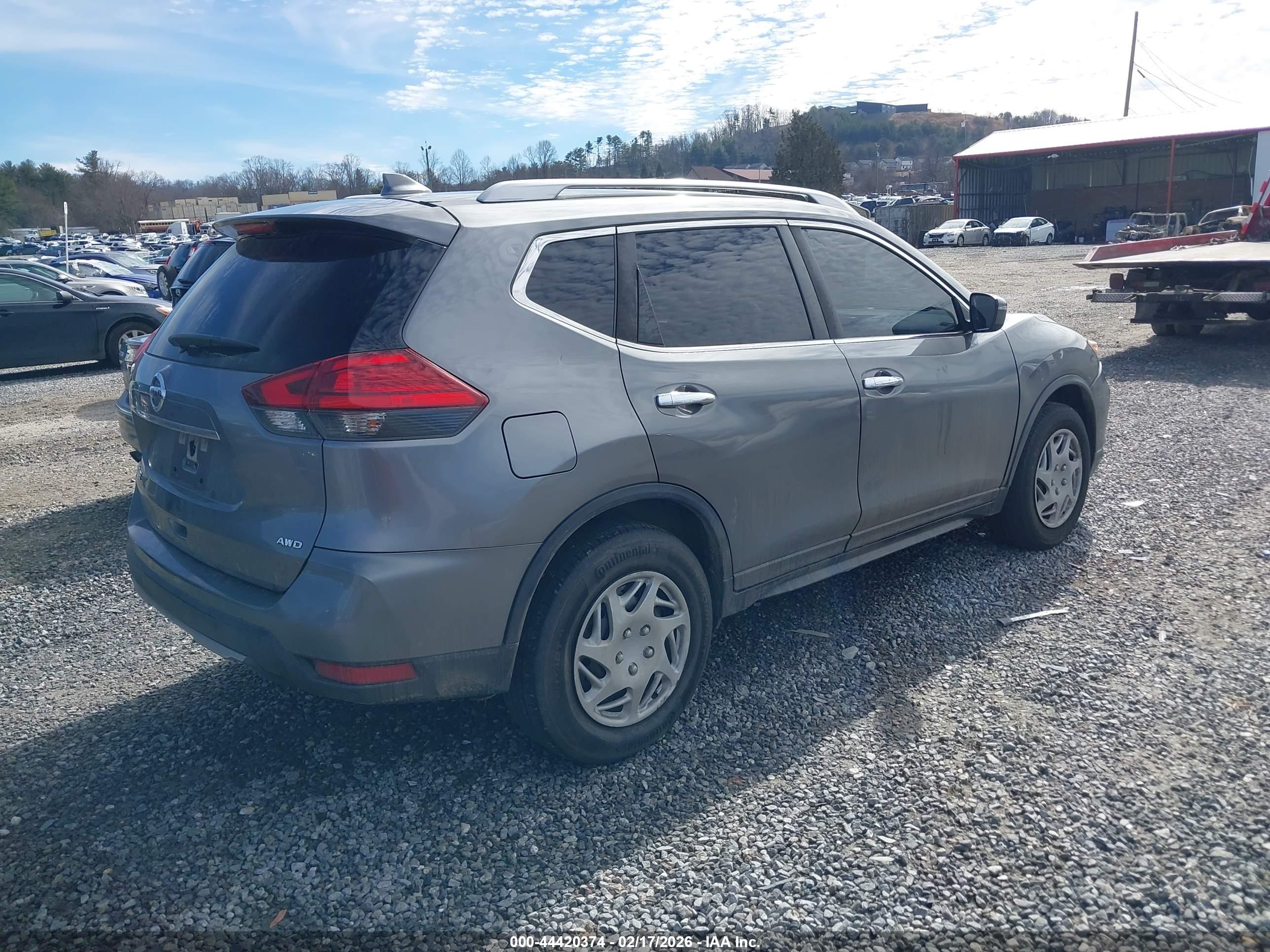 NISSAN ROGUE image 4