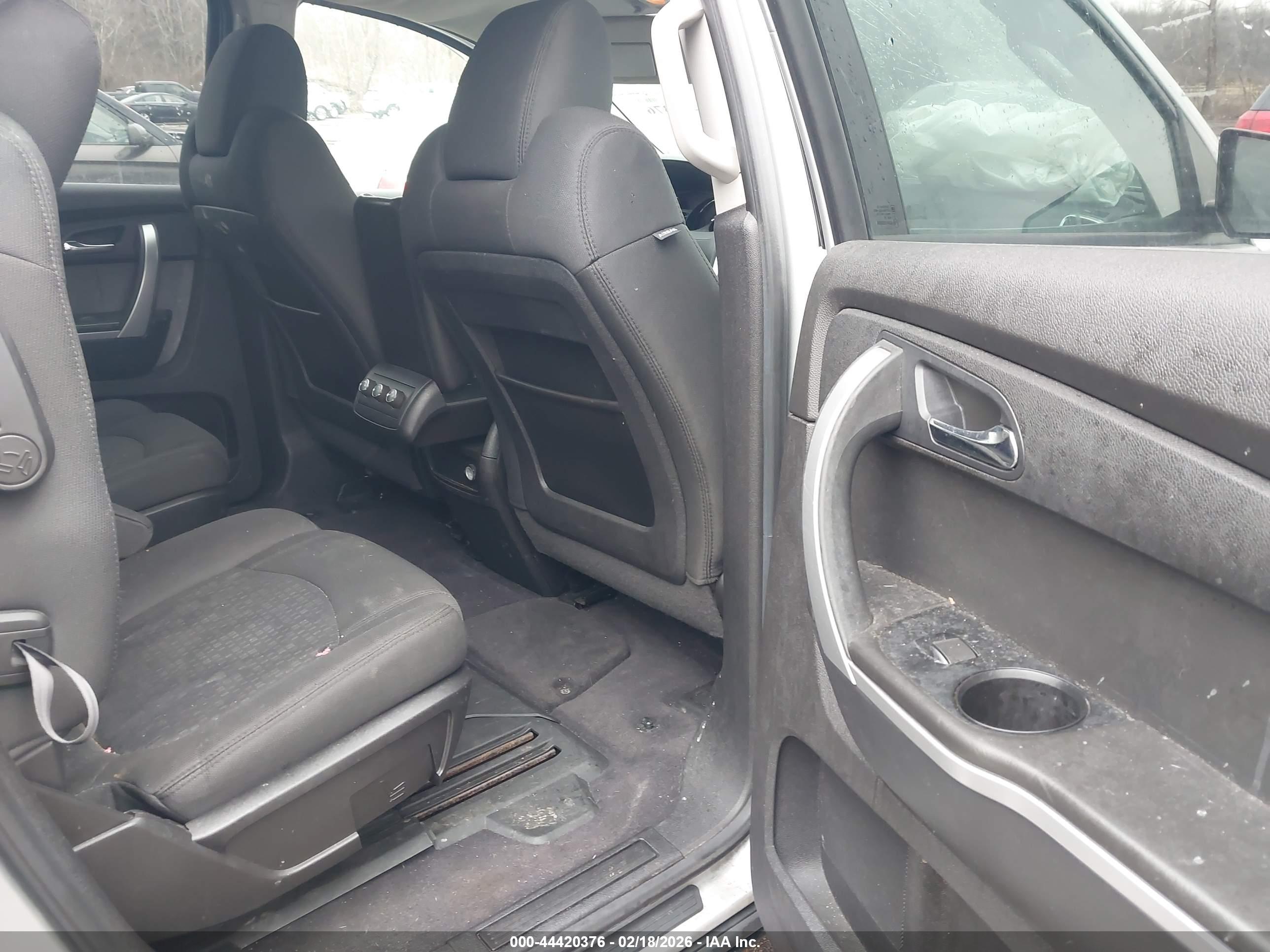 GMC ACADIA image 8