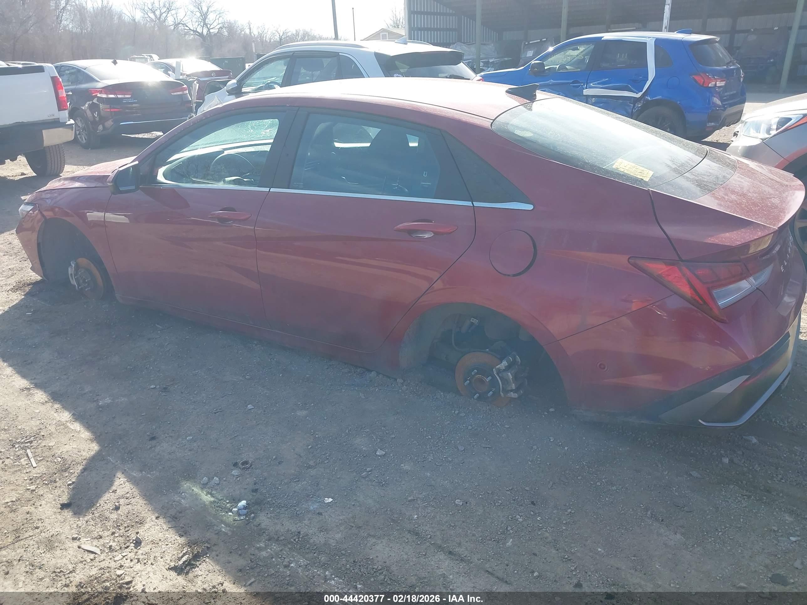 HYUNDAI ELANTRA image 3