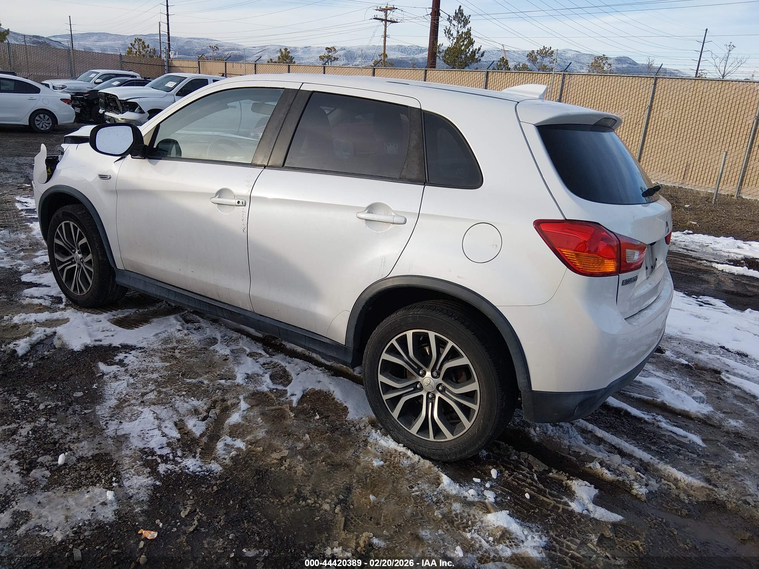 MITSUBISHI OUTLANDER image 3
