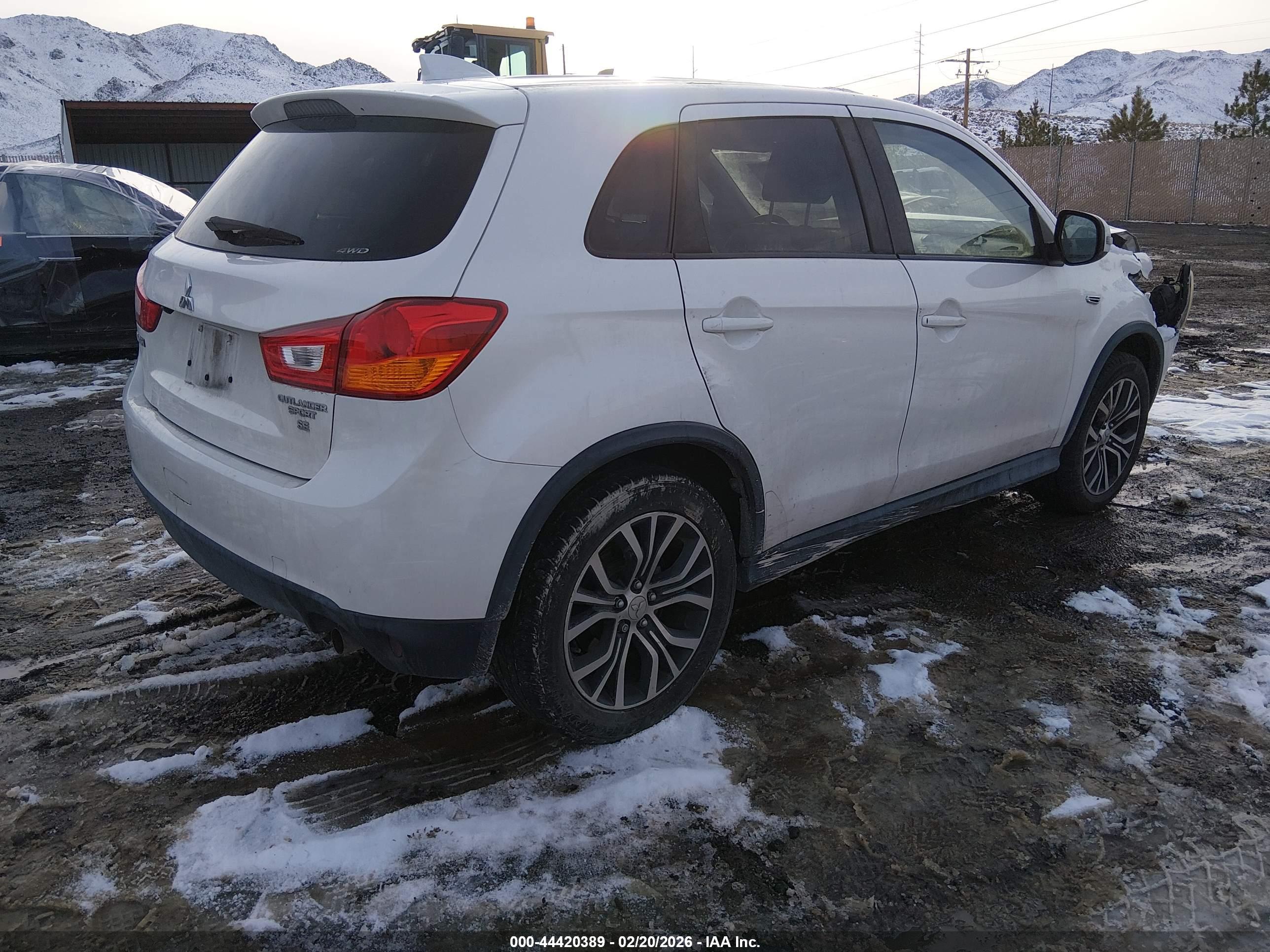 MITSUBISHI OUTLANDER image 4